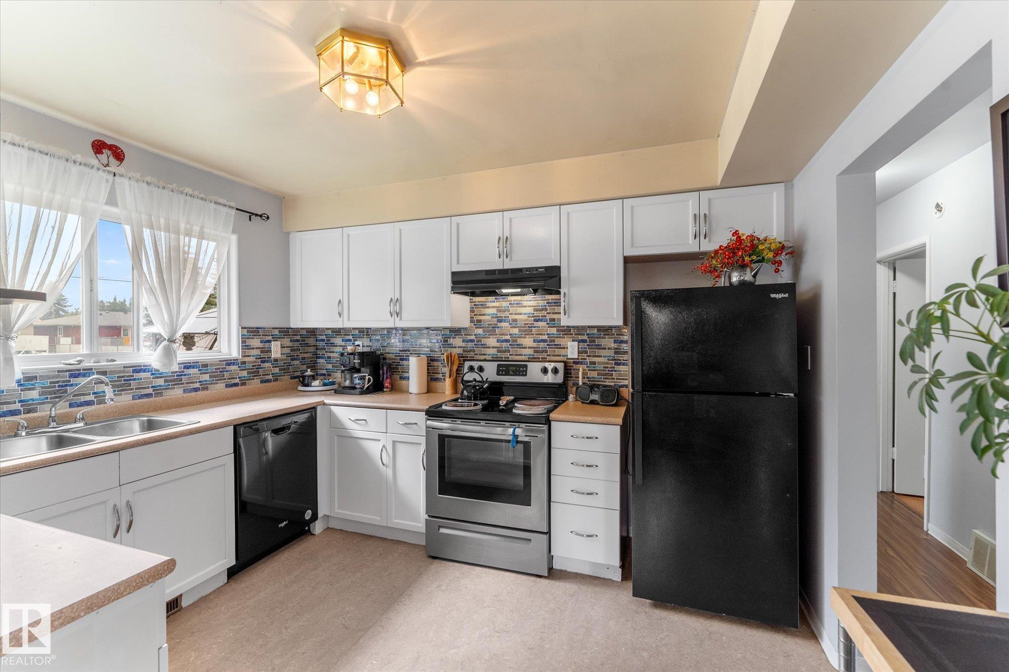 Photo 12 at 12923 137 Avenue NW, Wellington, Edmonton
