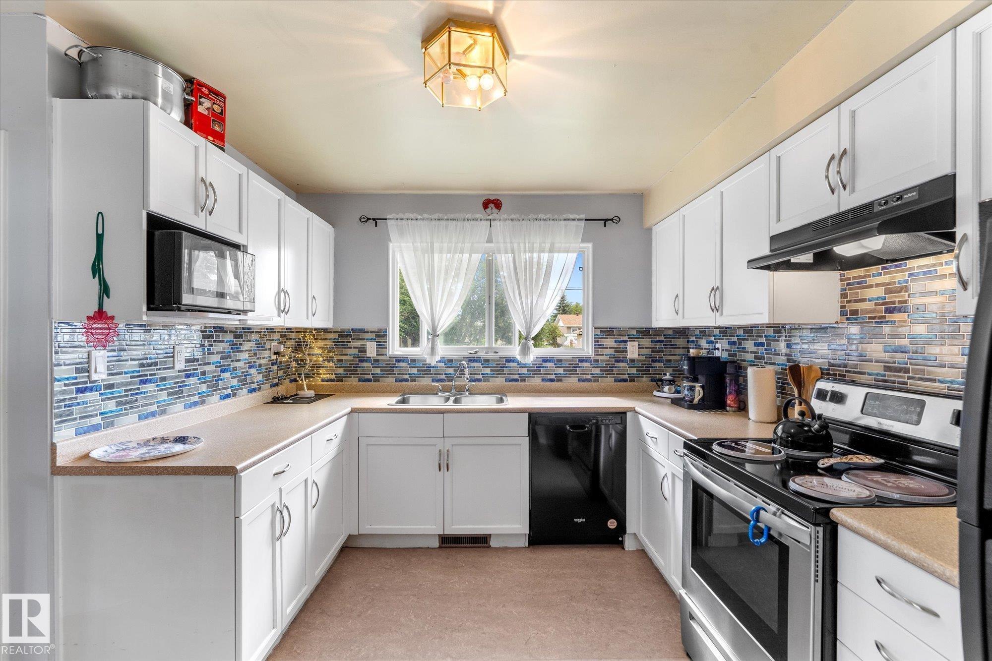 Photo 13 at 12923 137 Avenue NW, Wellington, Edmonton