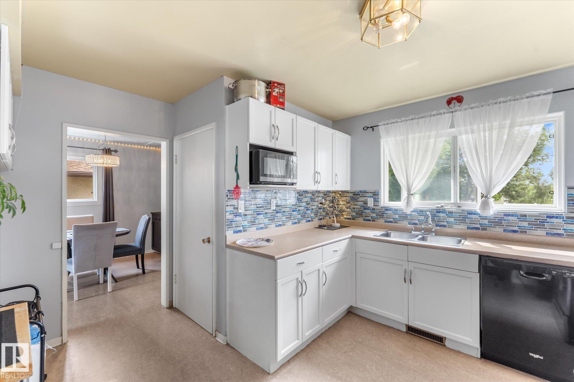 Photo 15 at 12923 137 Avenue NW, Wellington, Edmonton
