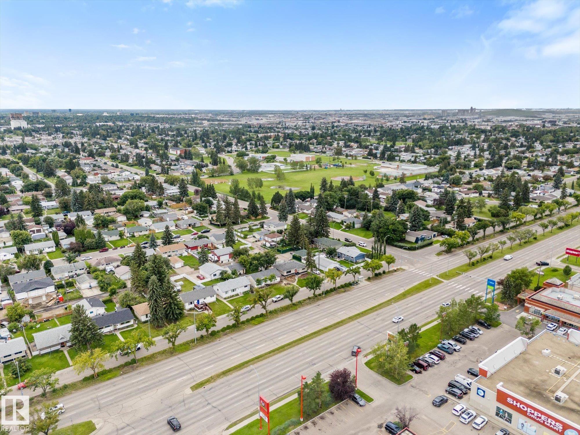 Photo 32 at 12923 137 Avenue NW, Wellington, Edmonton