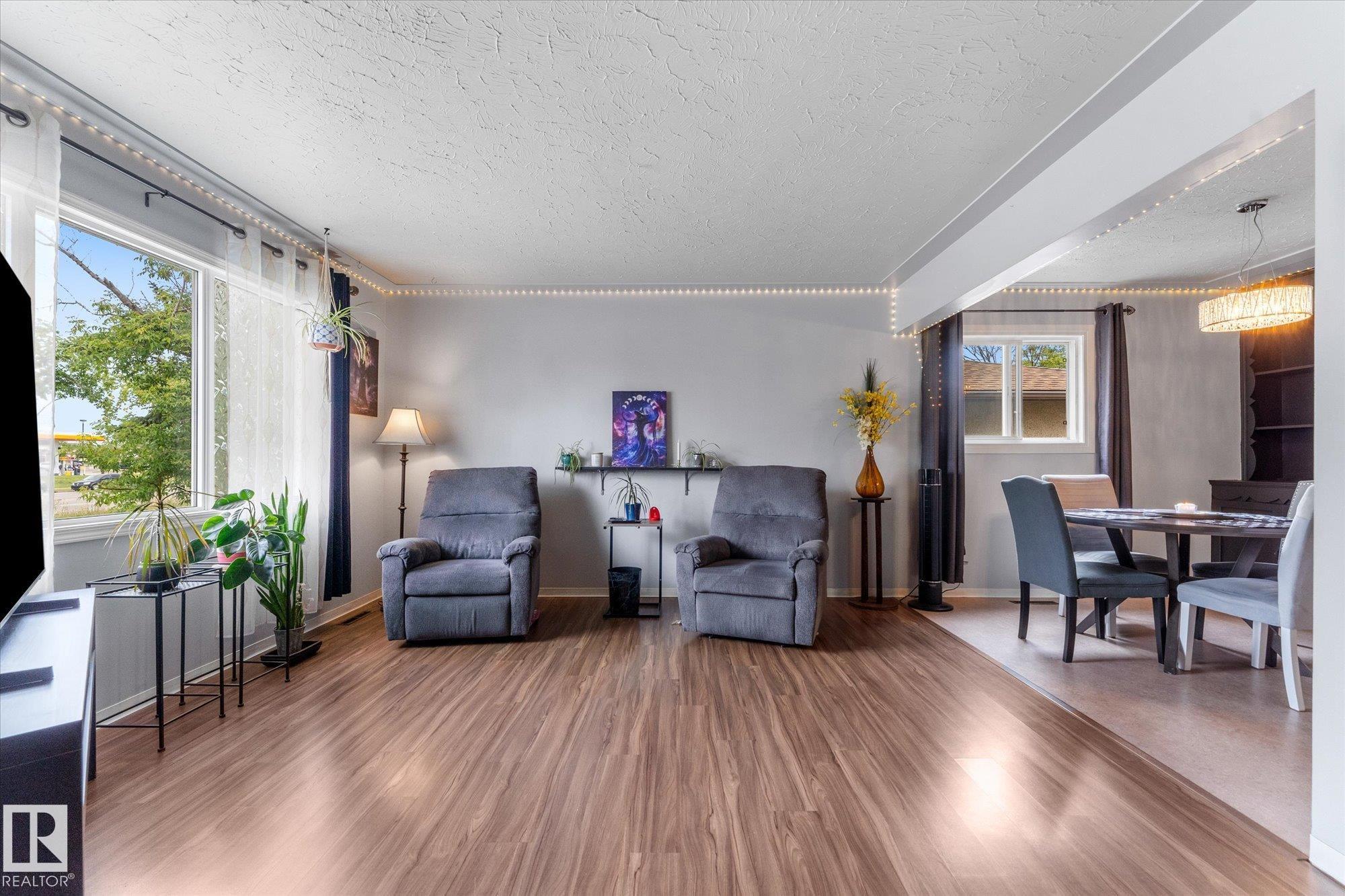 Photo 7 at 12923 137 Avenue NW, Wellington, Edmonton