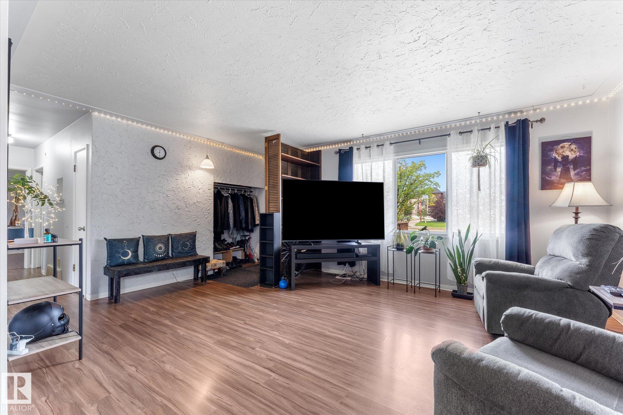 Photo 8 at 12923 137 Avenue NW, Wellington, Edmonton
