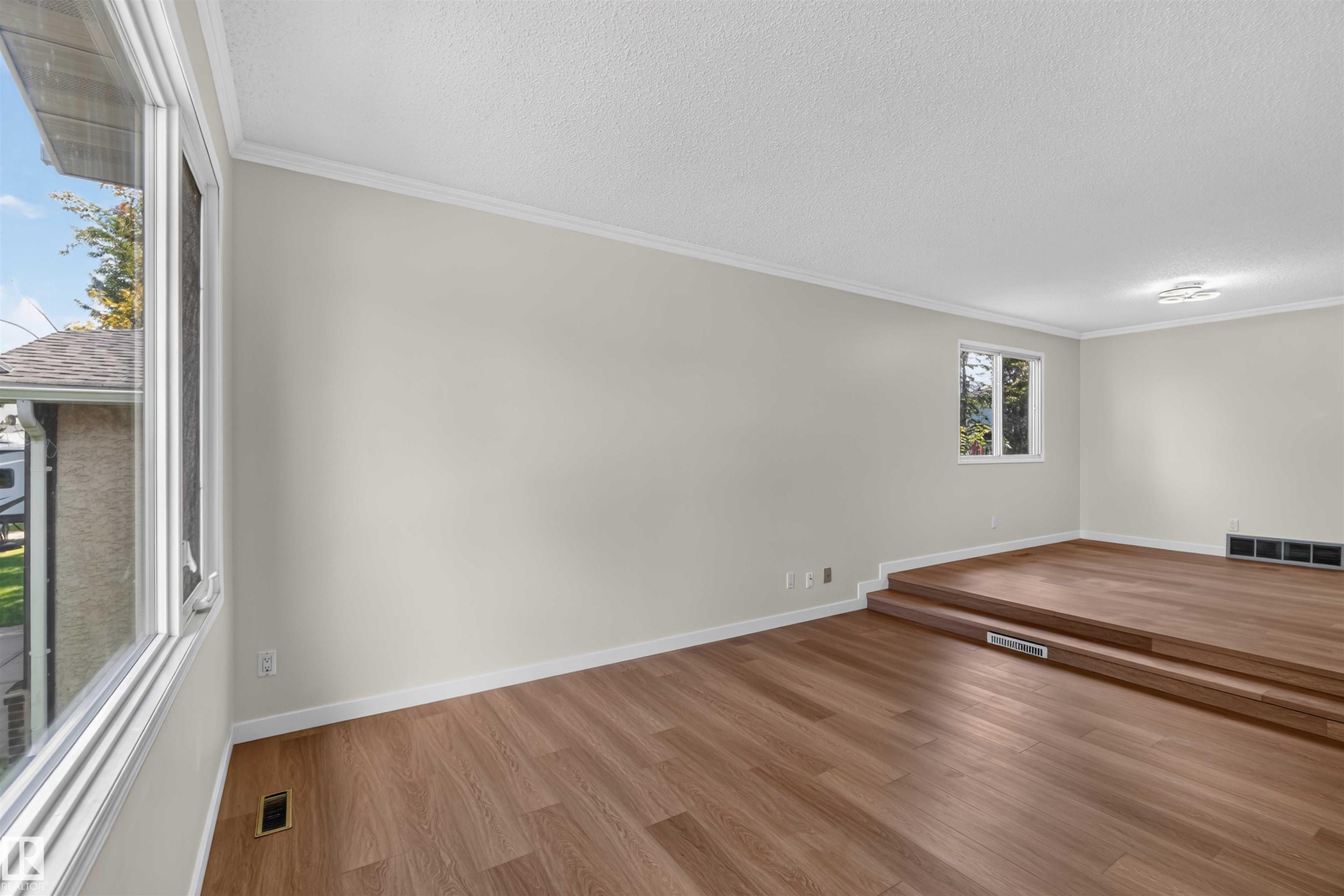 Photo 11 at 14725 43a Avenue NW, Ramsay Heights, Edmonton