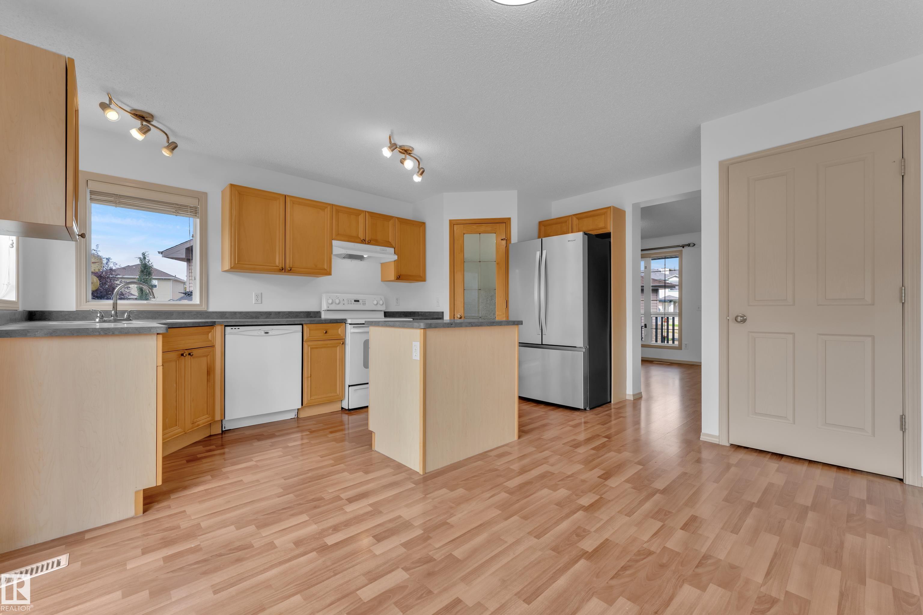Photo 17 at 14031 136 Street NW, Hudson, Edmonton