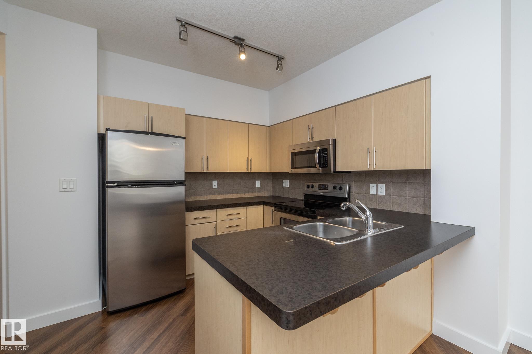 Photo 12 at 1004 - 10136 104 Street NW, Downtown, Edmonton