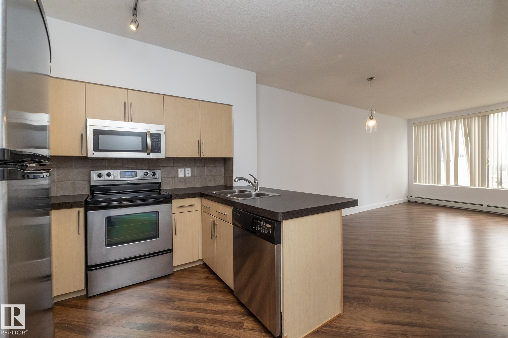 Photo 10 at 1004 - 10136 104 Street NW, Downtown, Edmonton