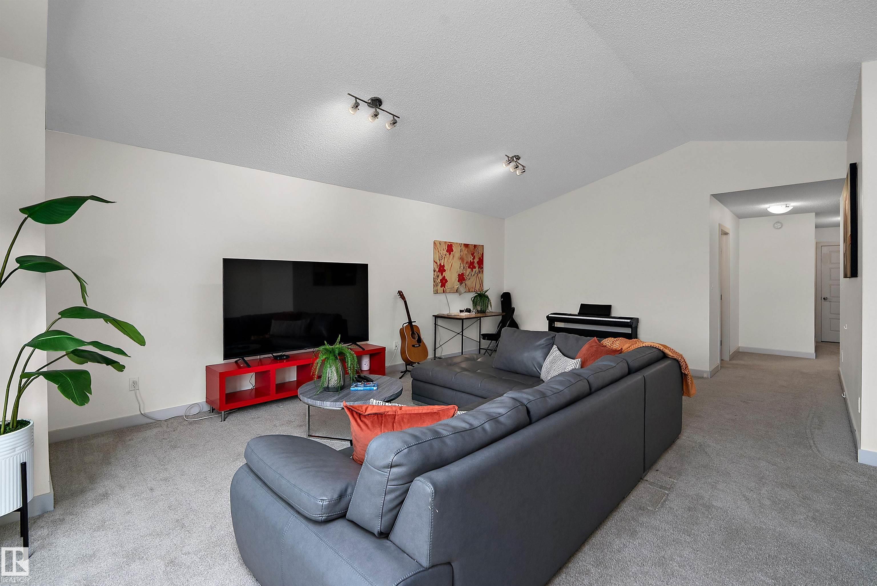 Photo 22 at 15832 11 Avenue SW, Glenridding Heights, Edmonton