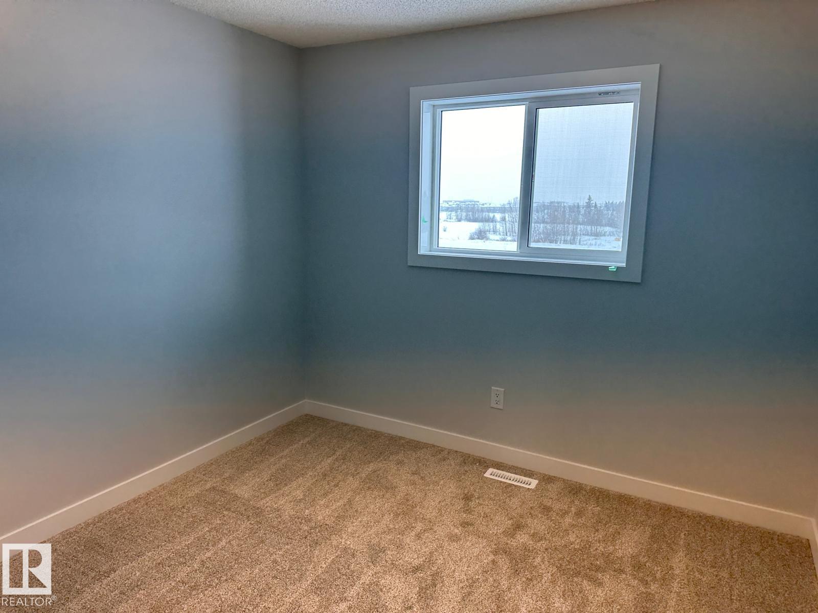 Photo 2 at 3014 9 Street NW, Maple Crest, Edmonton