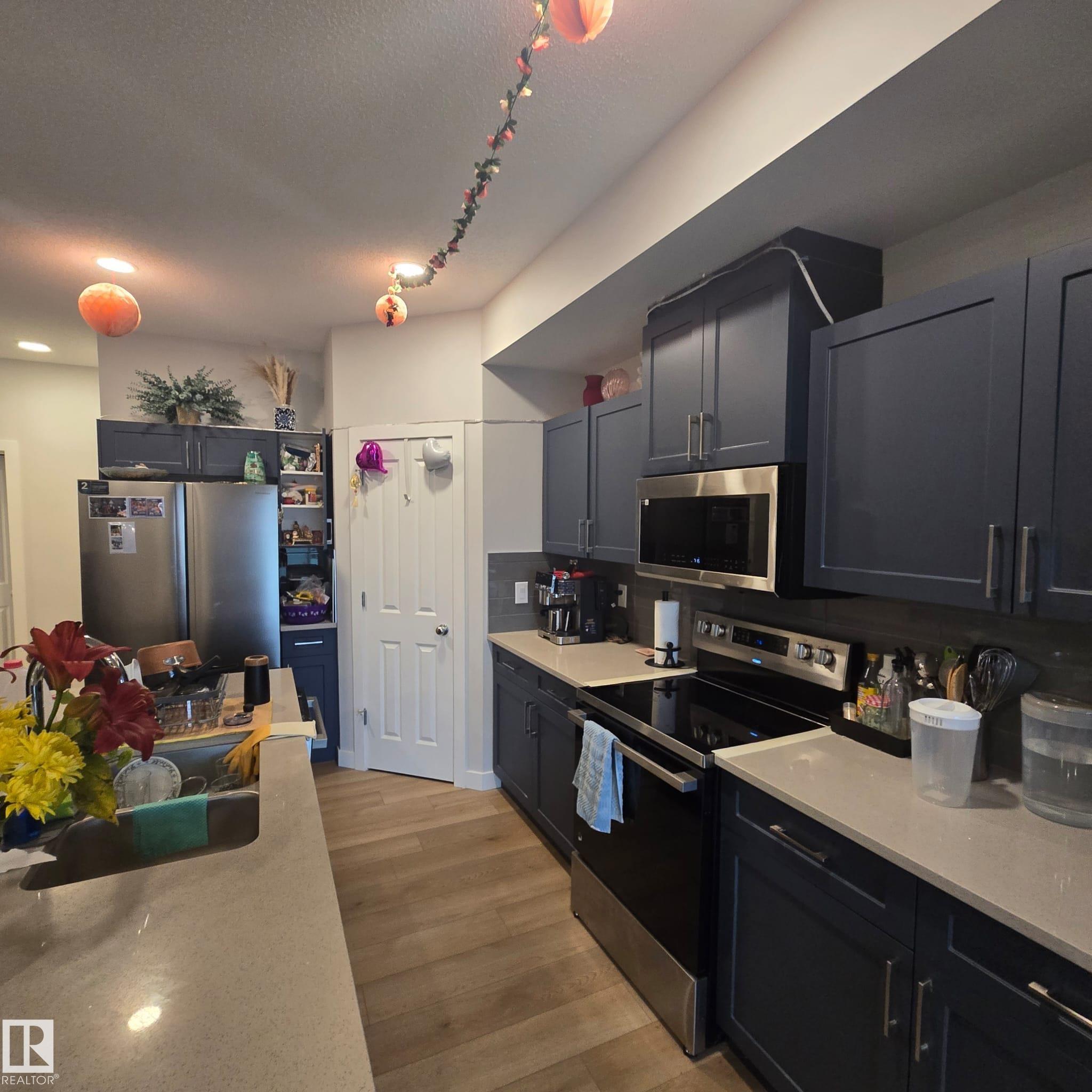 Photo 5 at 3014 9 Street NW, Maple Crest, Edmonton