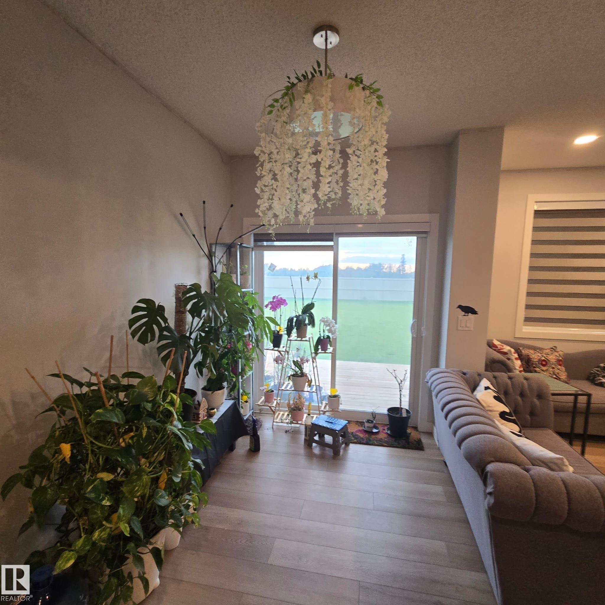 Photo 8 at 3014 9 Street NW, Maple Crest, Edmonton