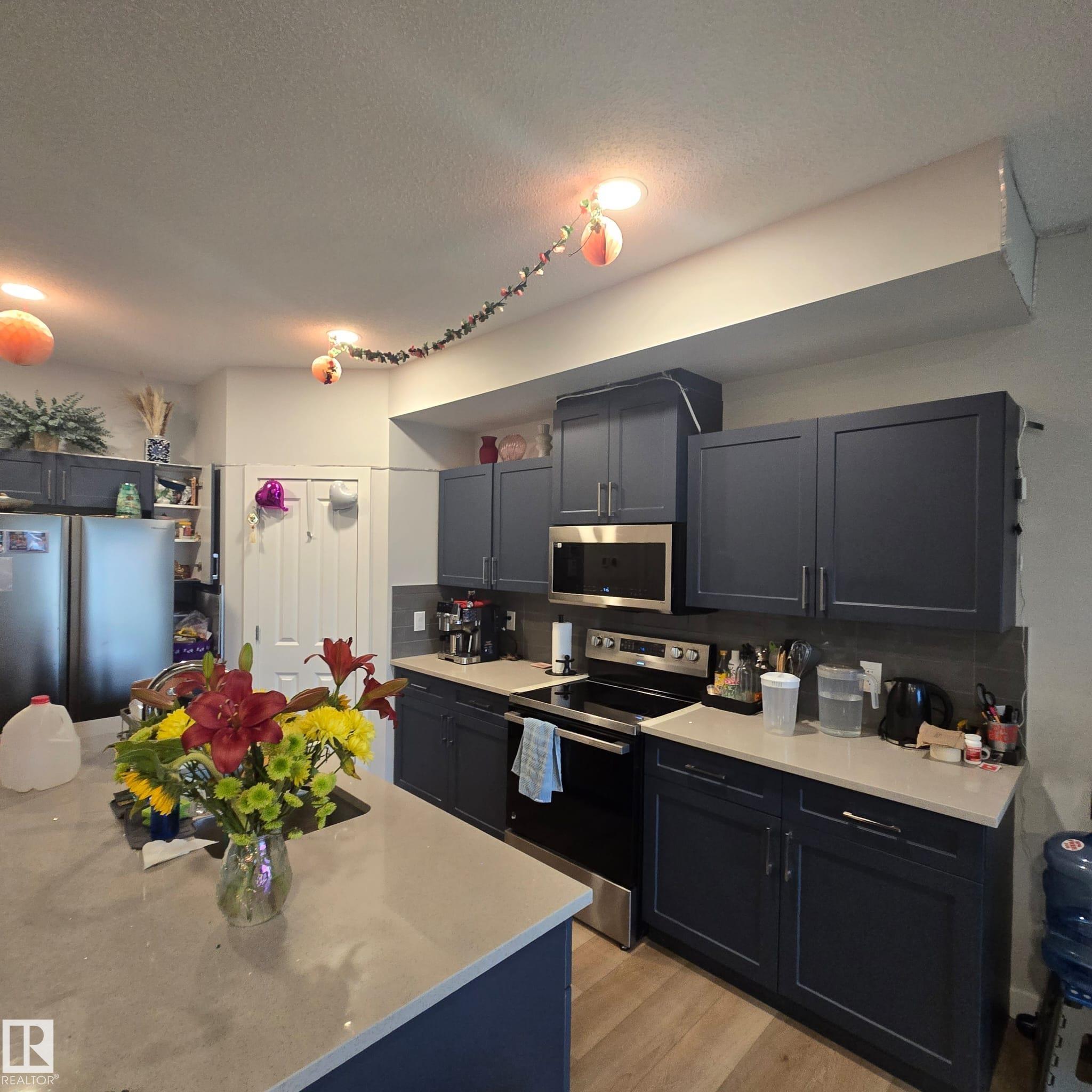 Photo 9 at 3014 9 Street NW, Maple Crest, Edmonton