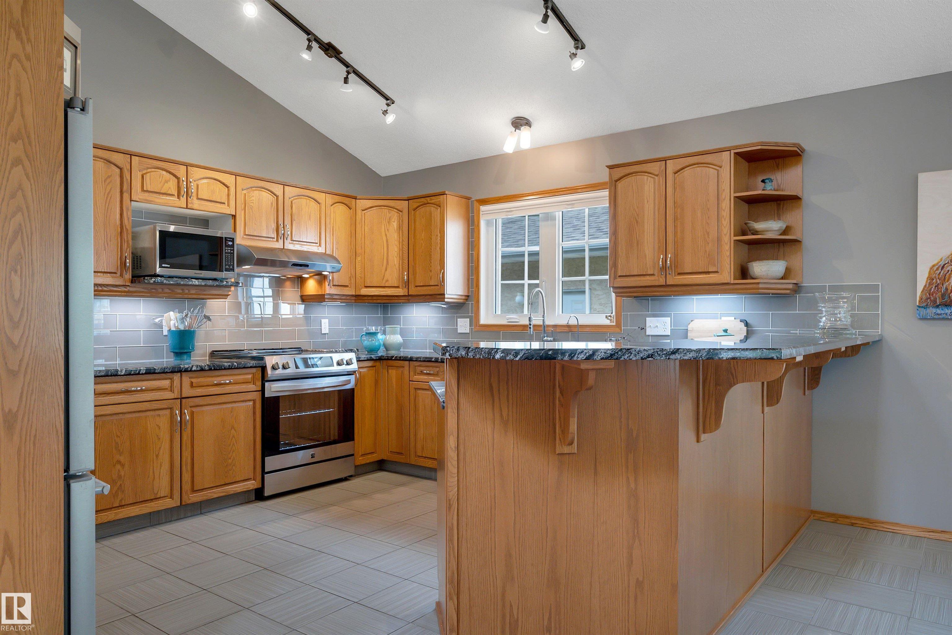 Photo 13 at 341 Burton Road NW, Bulyea Heights, Edmonton