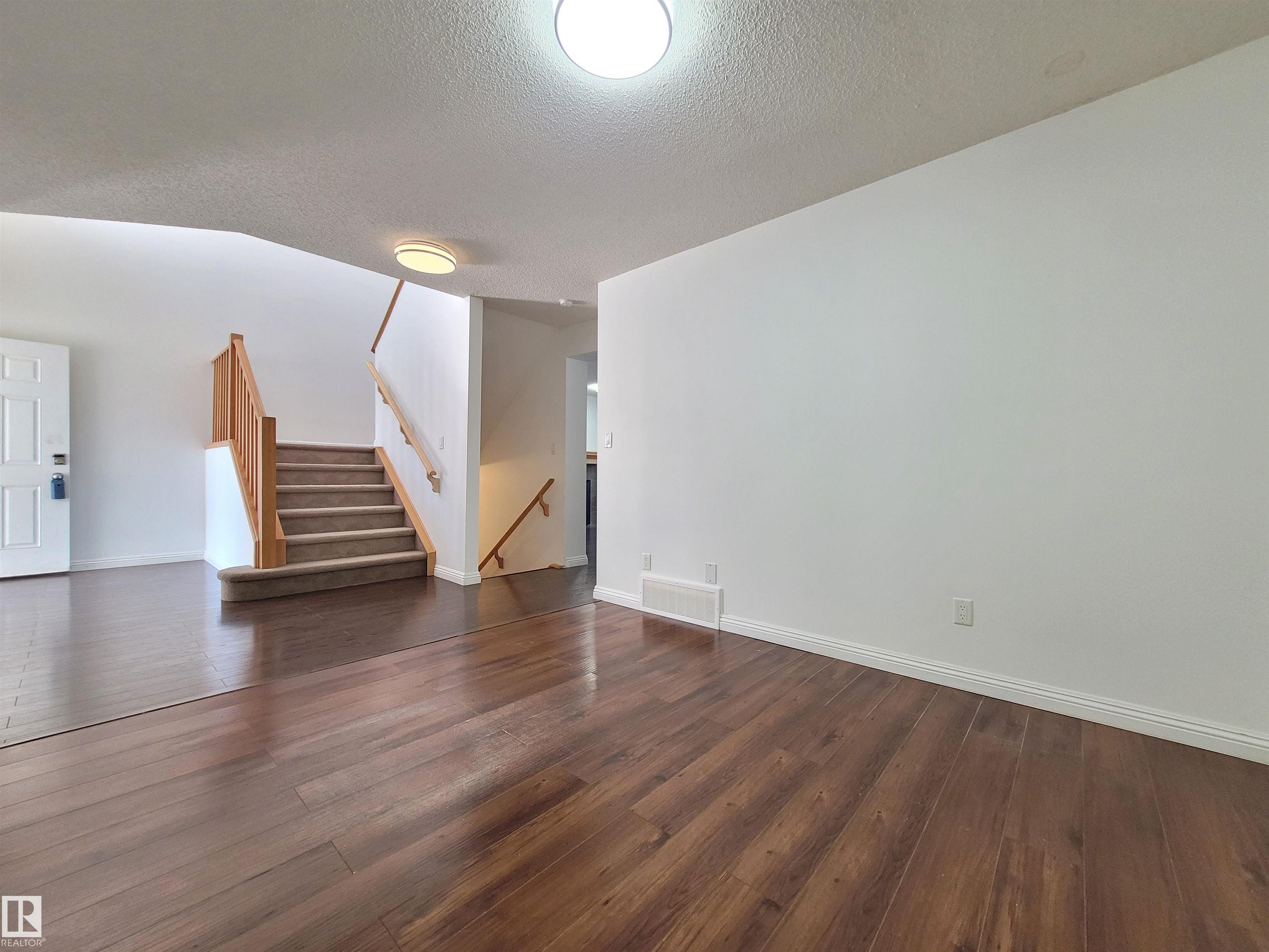 Photo 11 at 2562 Hanna Crescent NW, Haddow, Edmonton