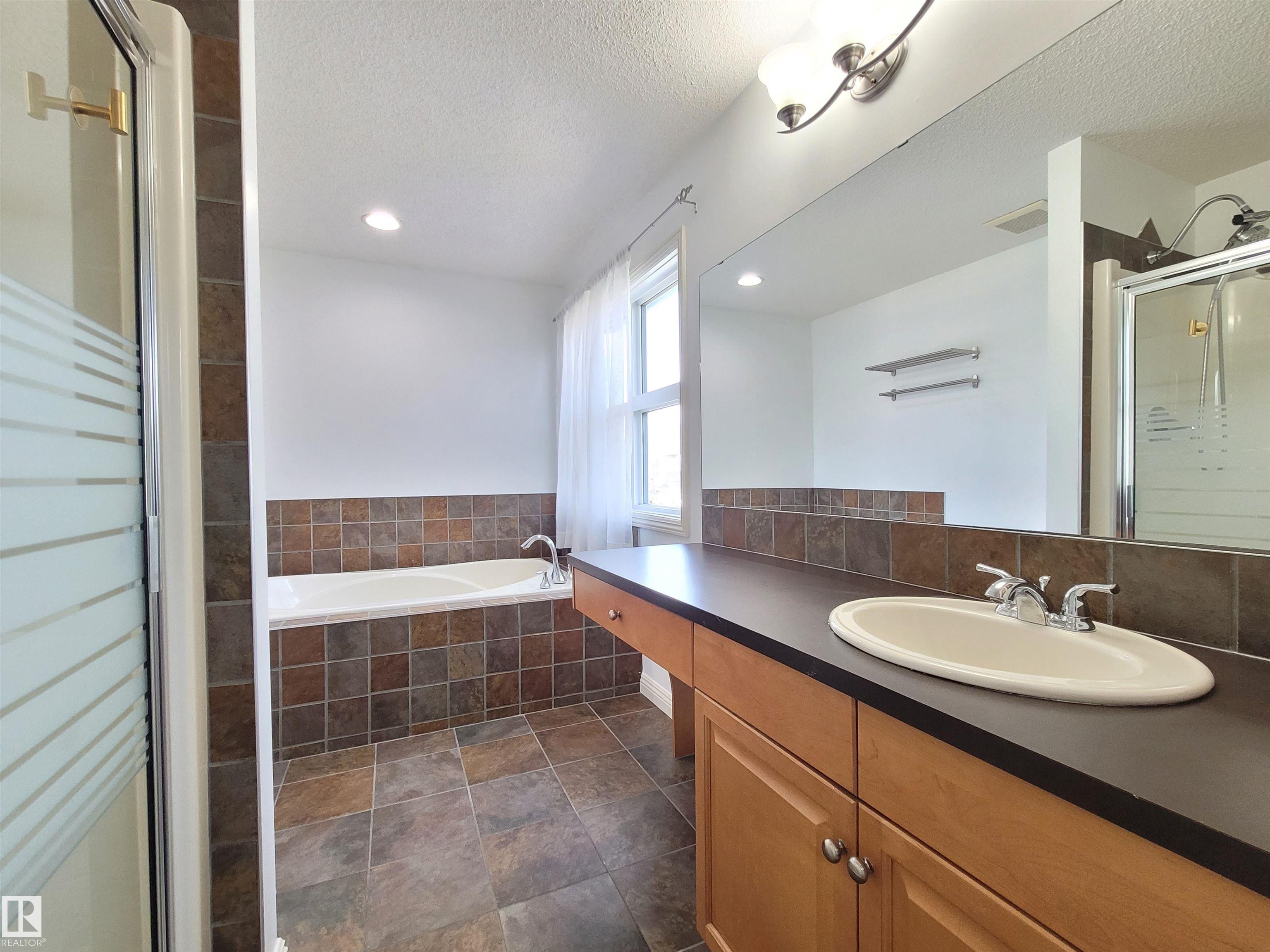 Photo 37 at 2562 Hanna Crescent NW, Haddow, Edmonton