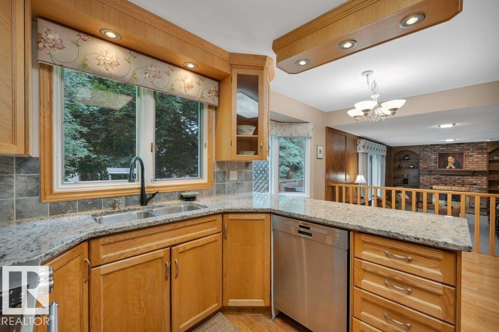 Photo 14 at 5620 151 Street NW, Brander Gardens, Edmonton