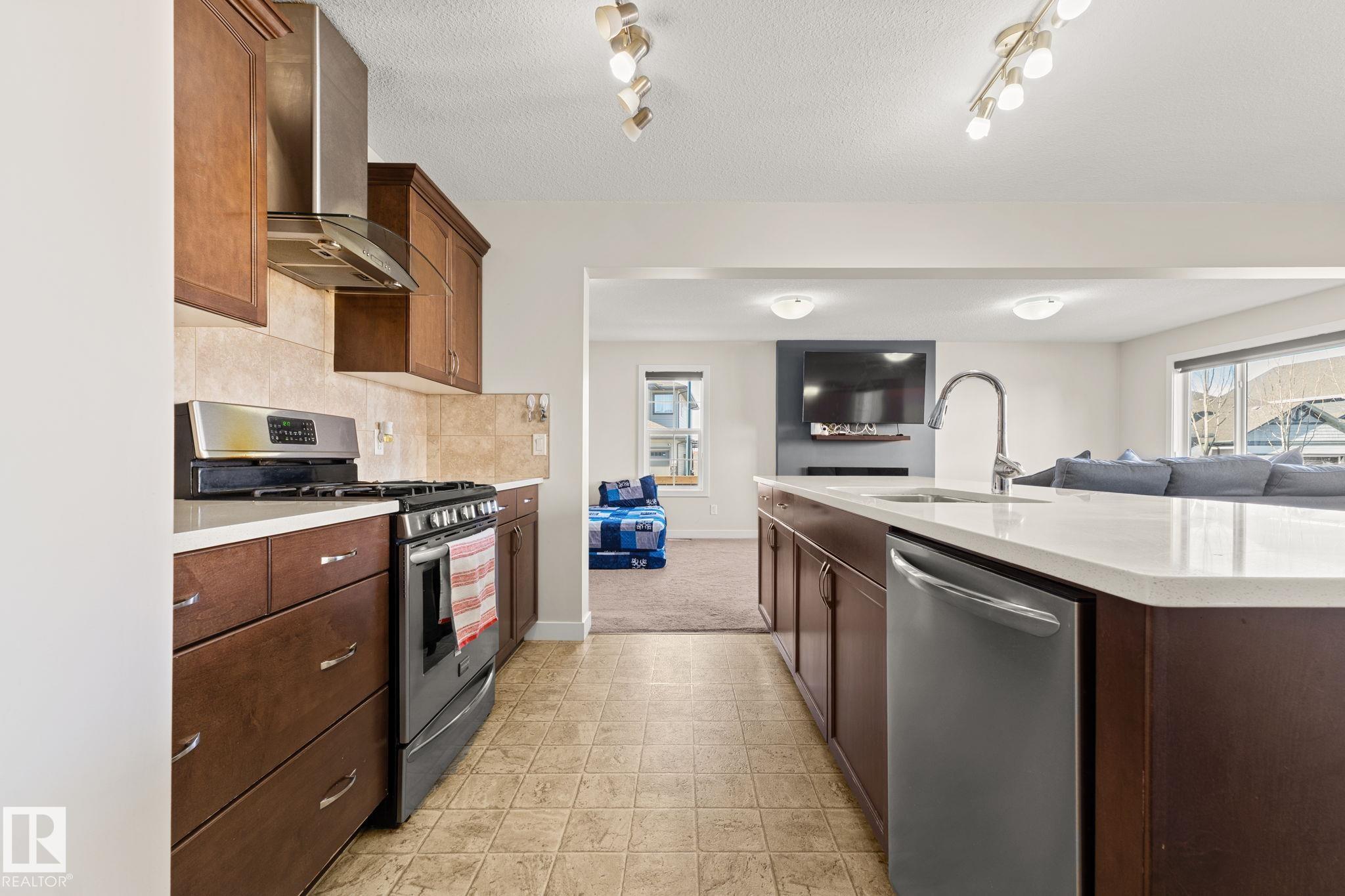 Photo 12 at 724 40 Avenue NW, Maple Crest, Edmonton