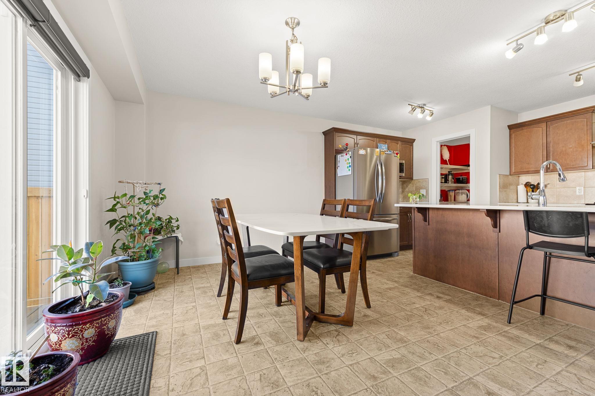 Photo 17 at 724 40 Avenue NW, Maple Crest, Edmonton