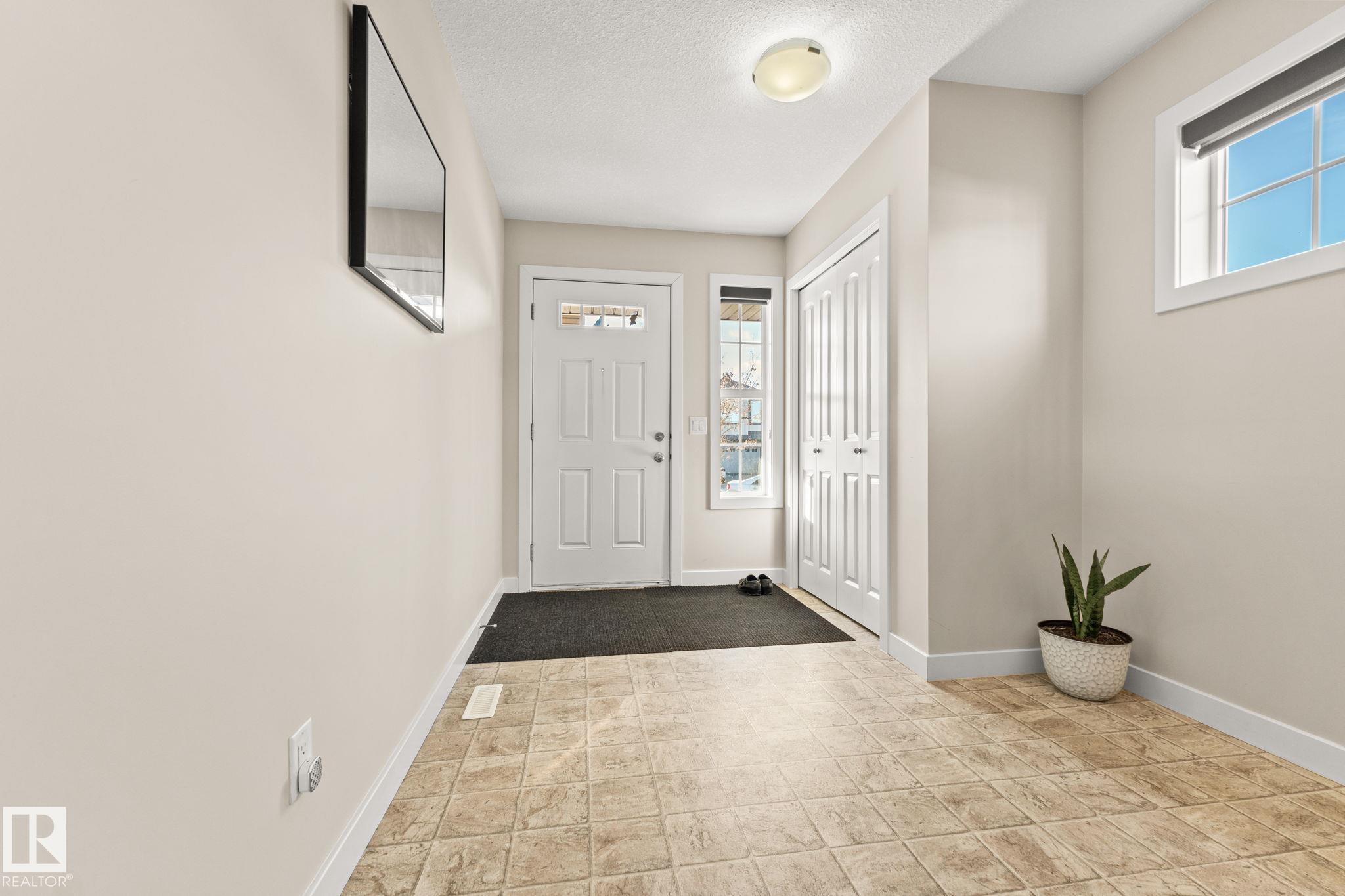 724 40 Avenue NW, Maple Crest, Edmonton