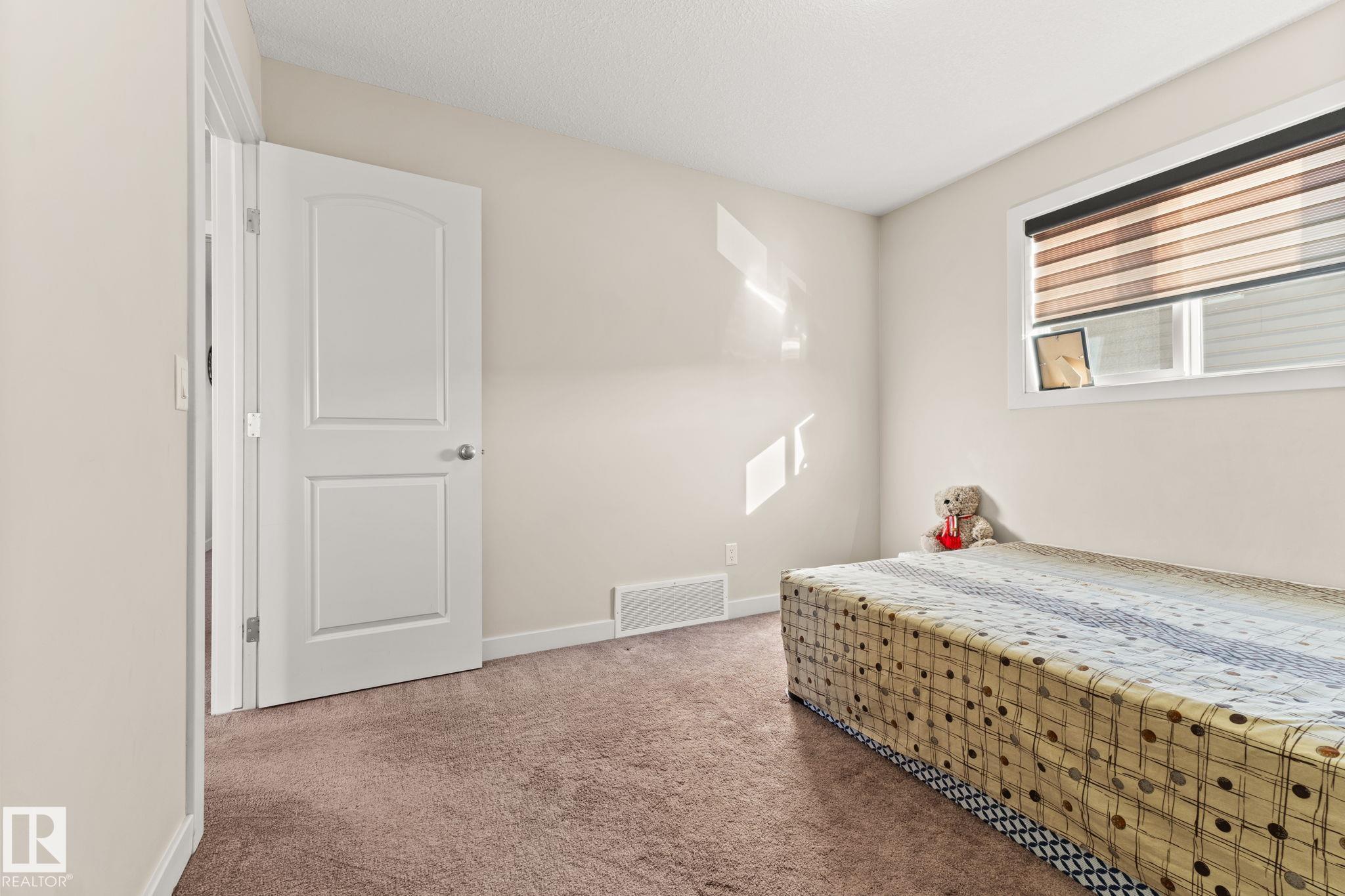 Photo 22 at 724 40 Avenue NW, Maple Crest, Edmonton