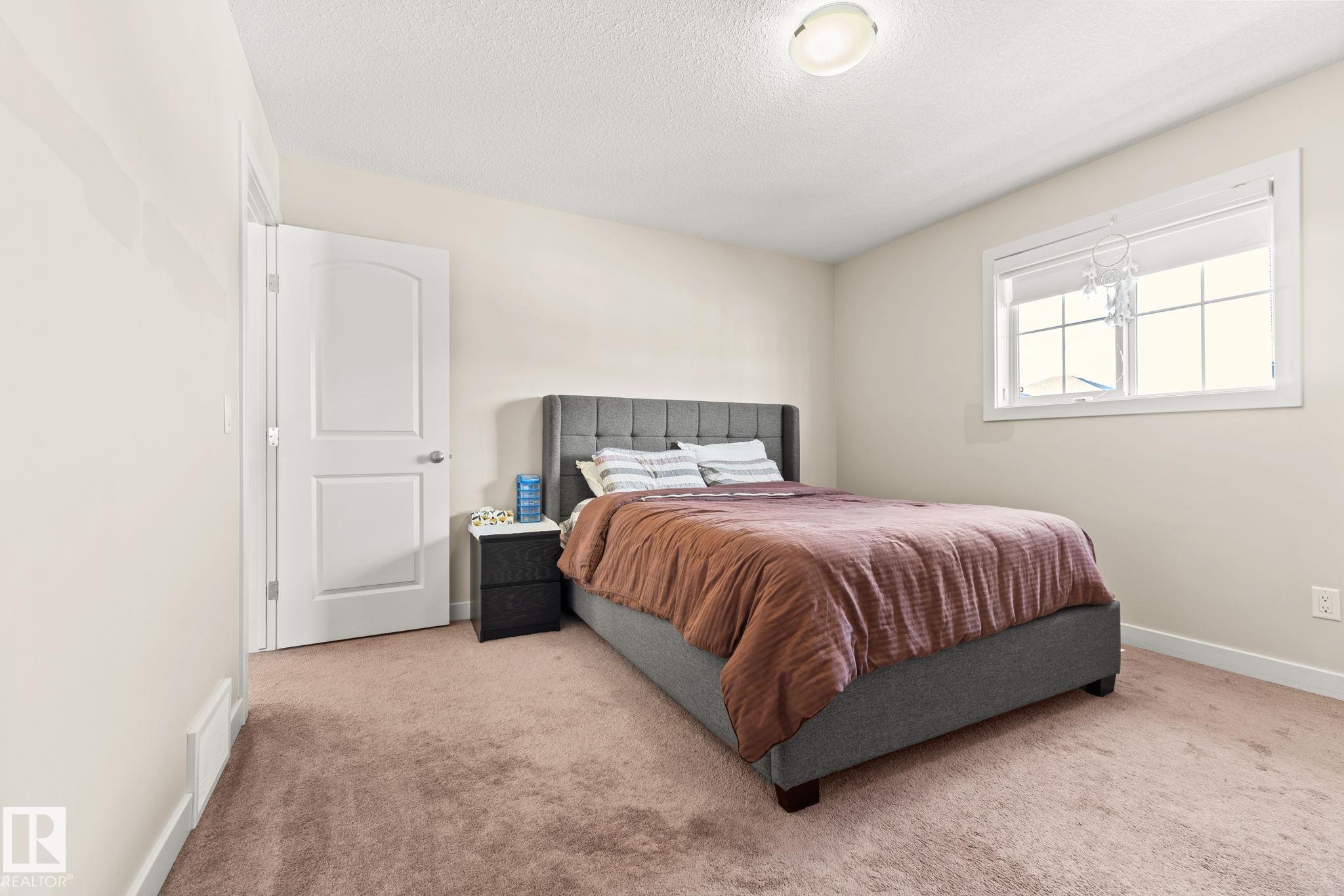 Photo 24 at 724 40 Avenue NW, Maple Crest, Edmonton