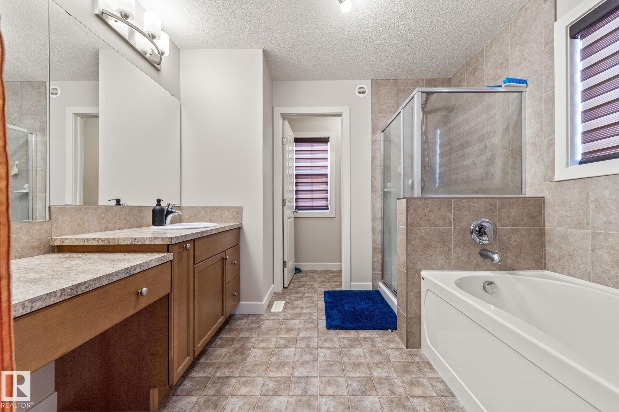 Photo 31 at 724 40 Avenue NW, Maple Crest, Edmonton