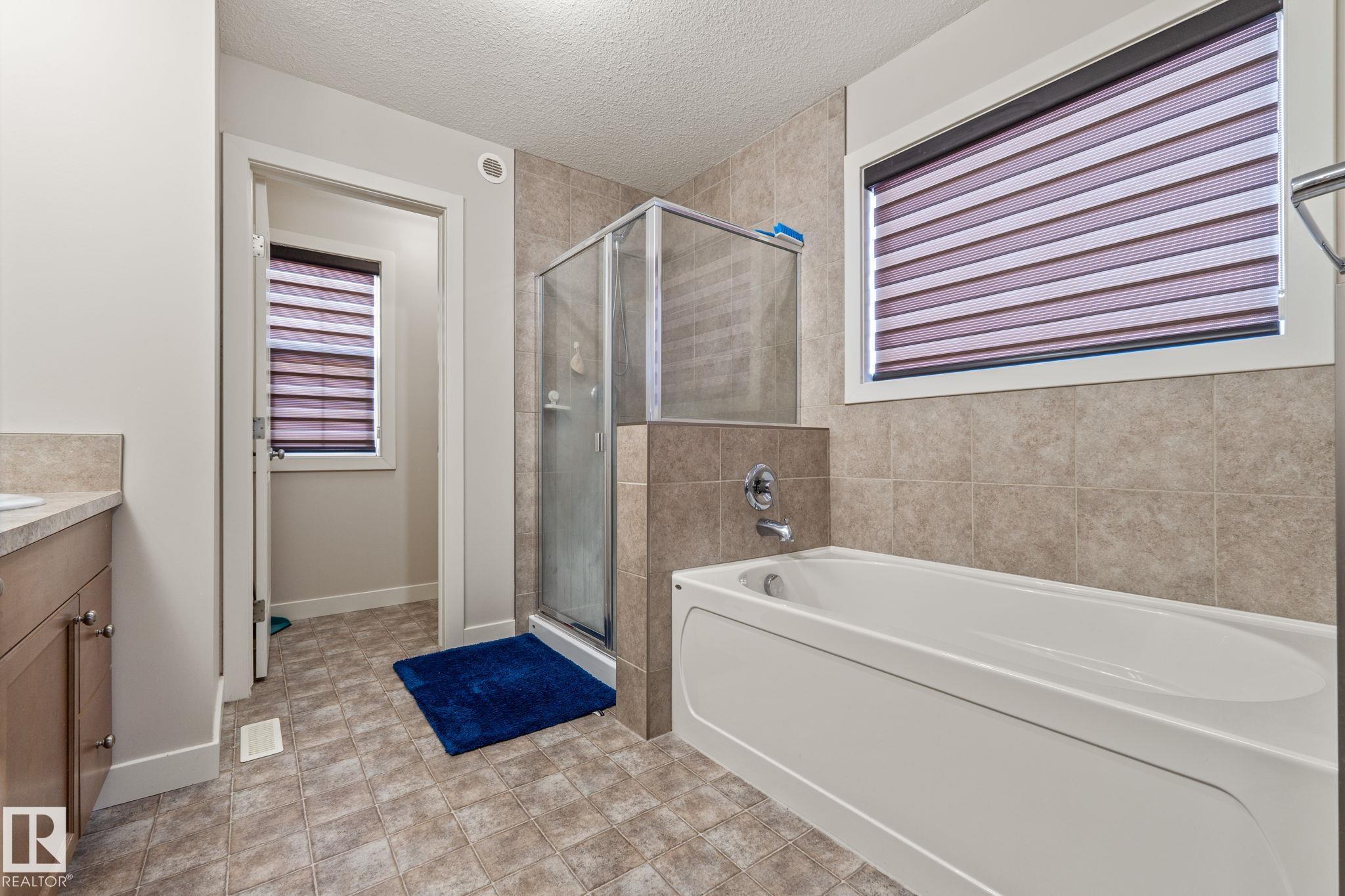 Photo 32 at 724 40 Avenue NW, Maple Crest, Edmonton