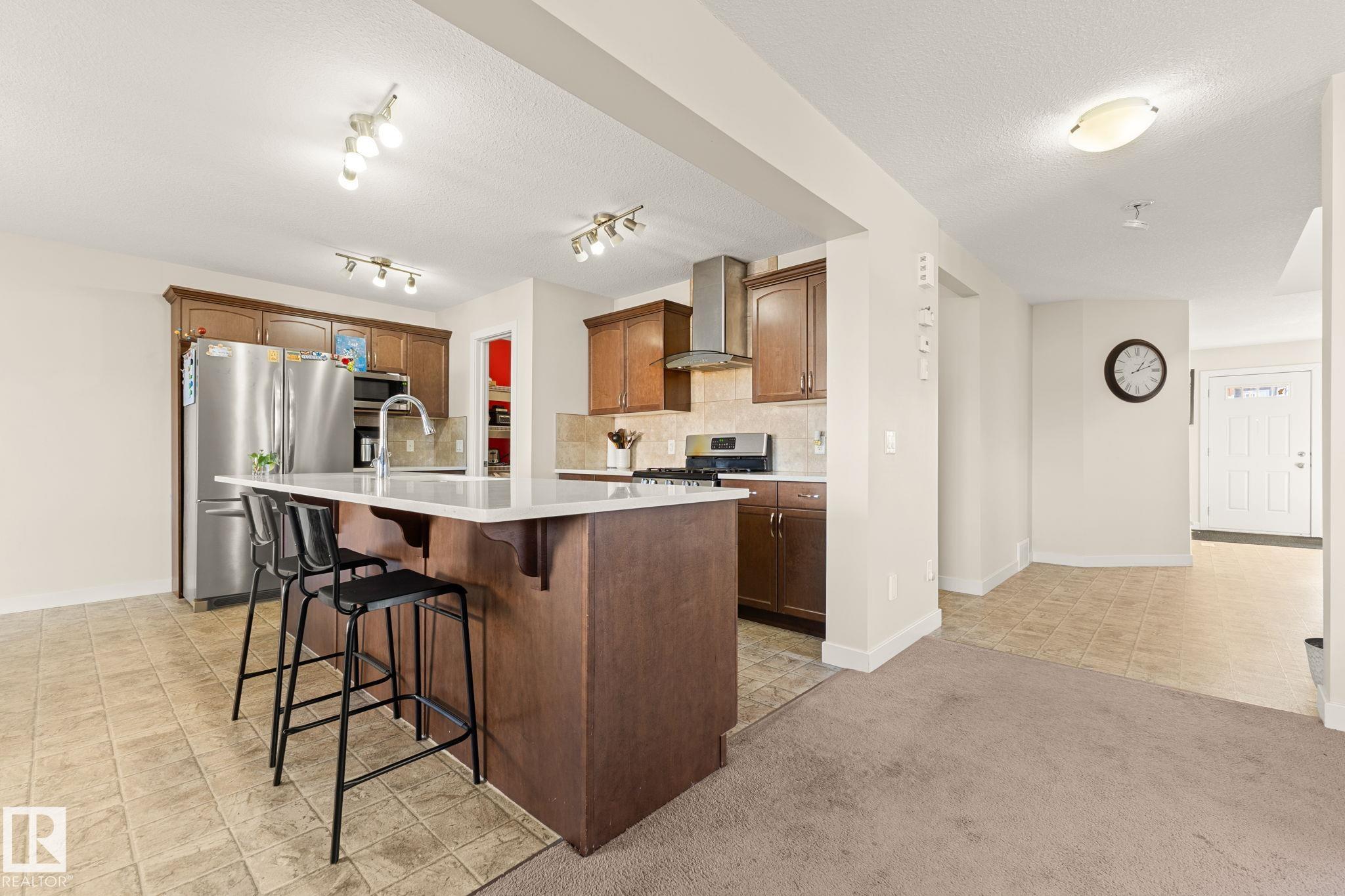 Photo 9 at 724 40 Avenue NW, Maple Crest, Edmonton