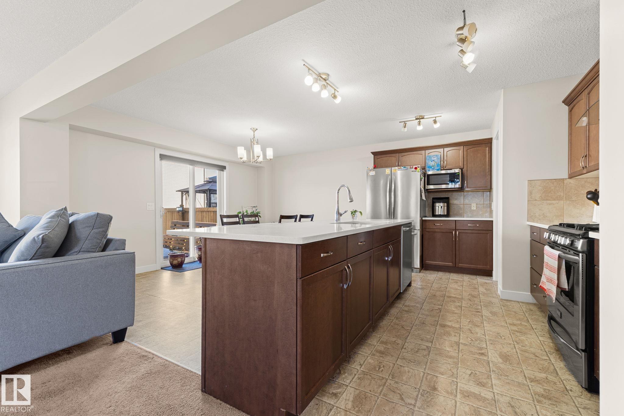 Photo 10 at 724 40 Avenue NW, Maple Crest, Edmonton