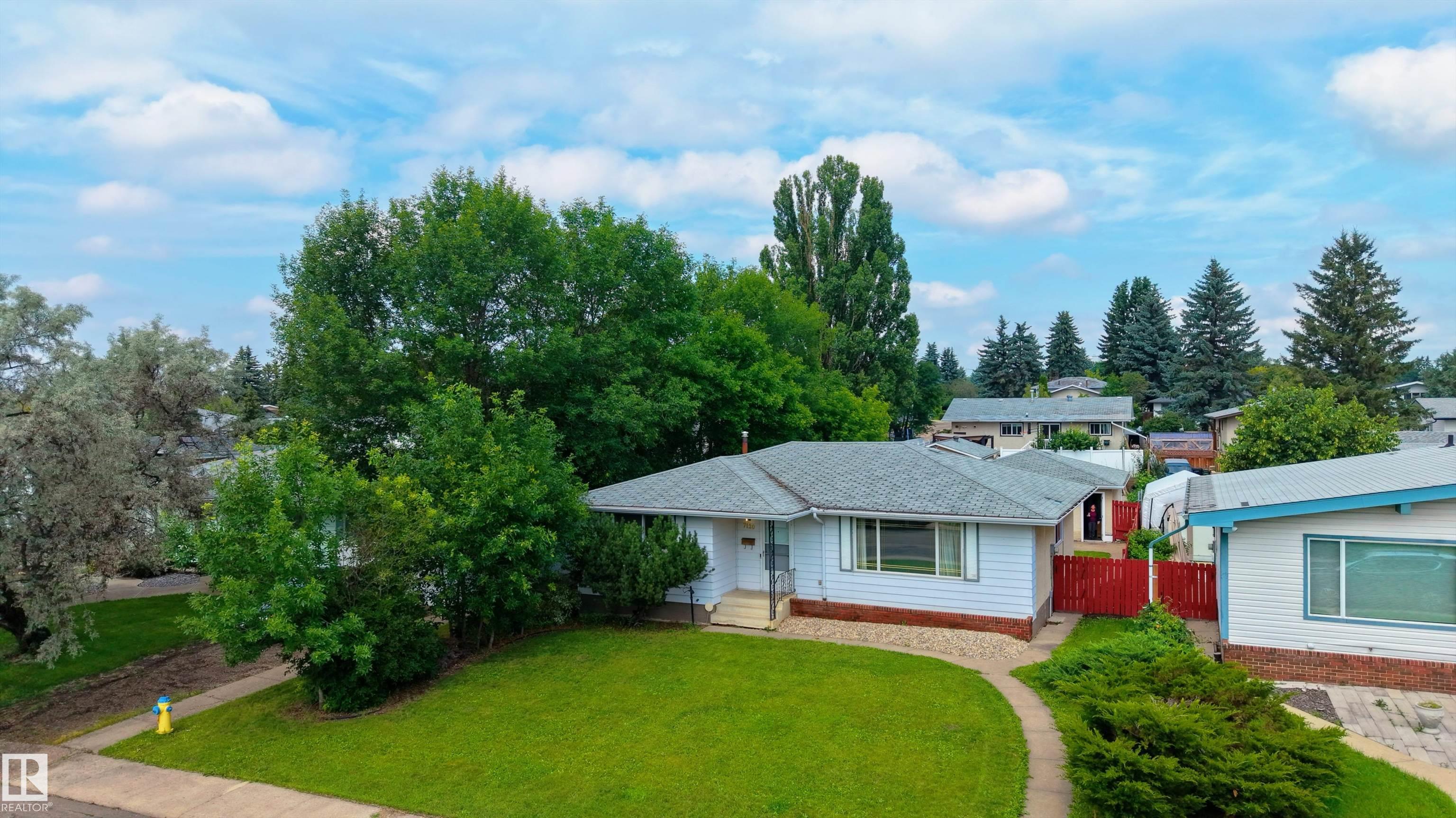 7120 139 AV NW, Edmonton, AB T5C 2M2