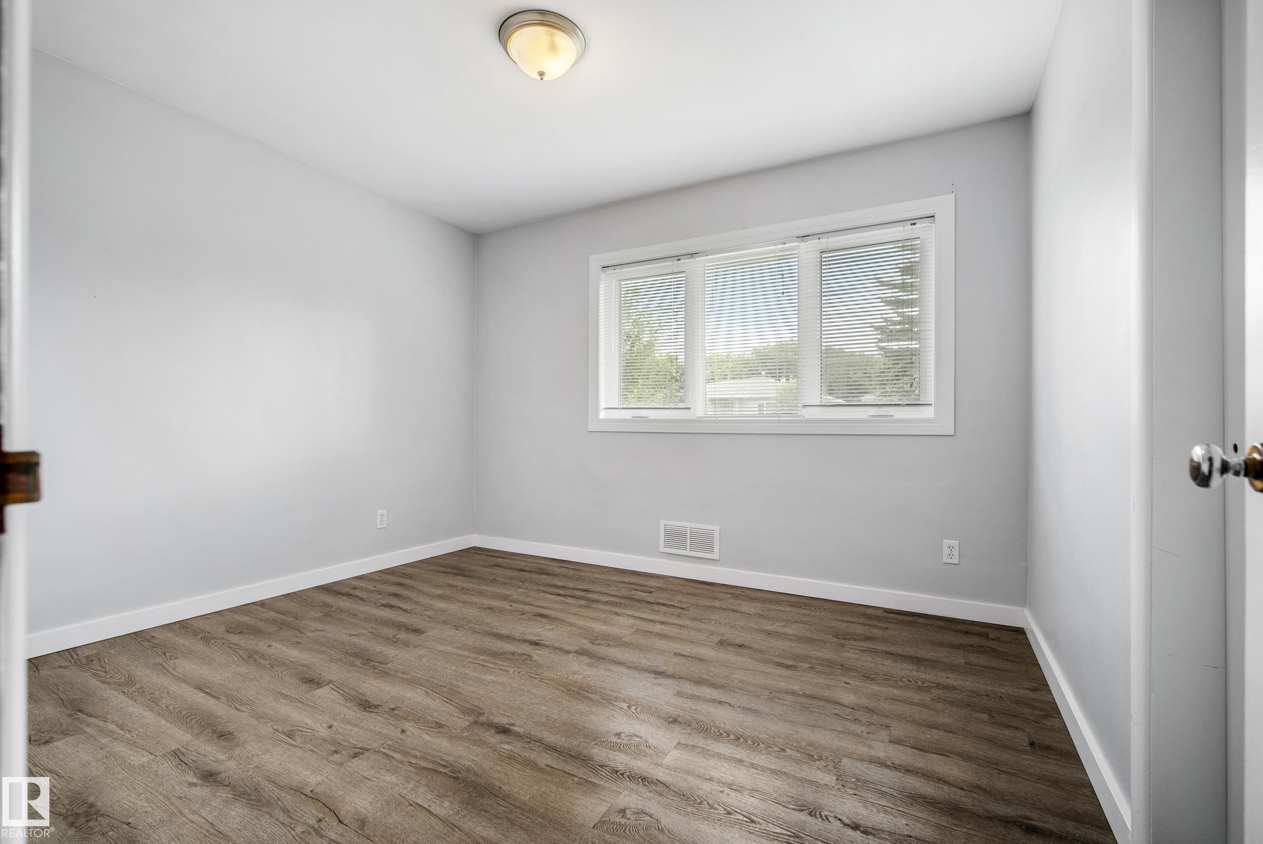 Photo 33 at 10426 79 Street NW, Forest Heights, Edmonton