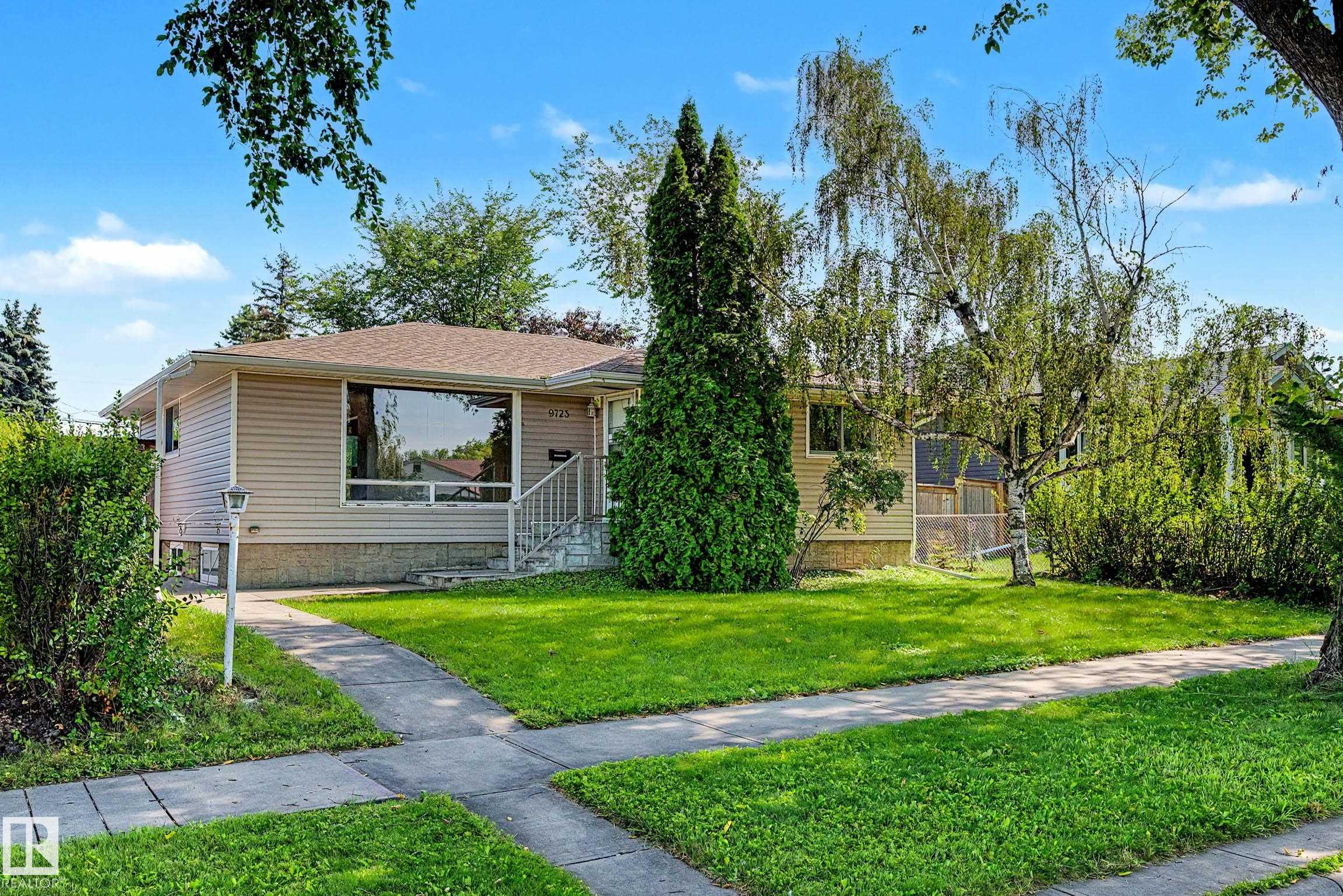 9723 76 Street NW, Holyrood, Edmonton