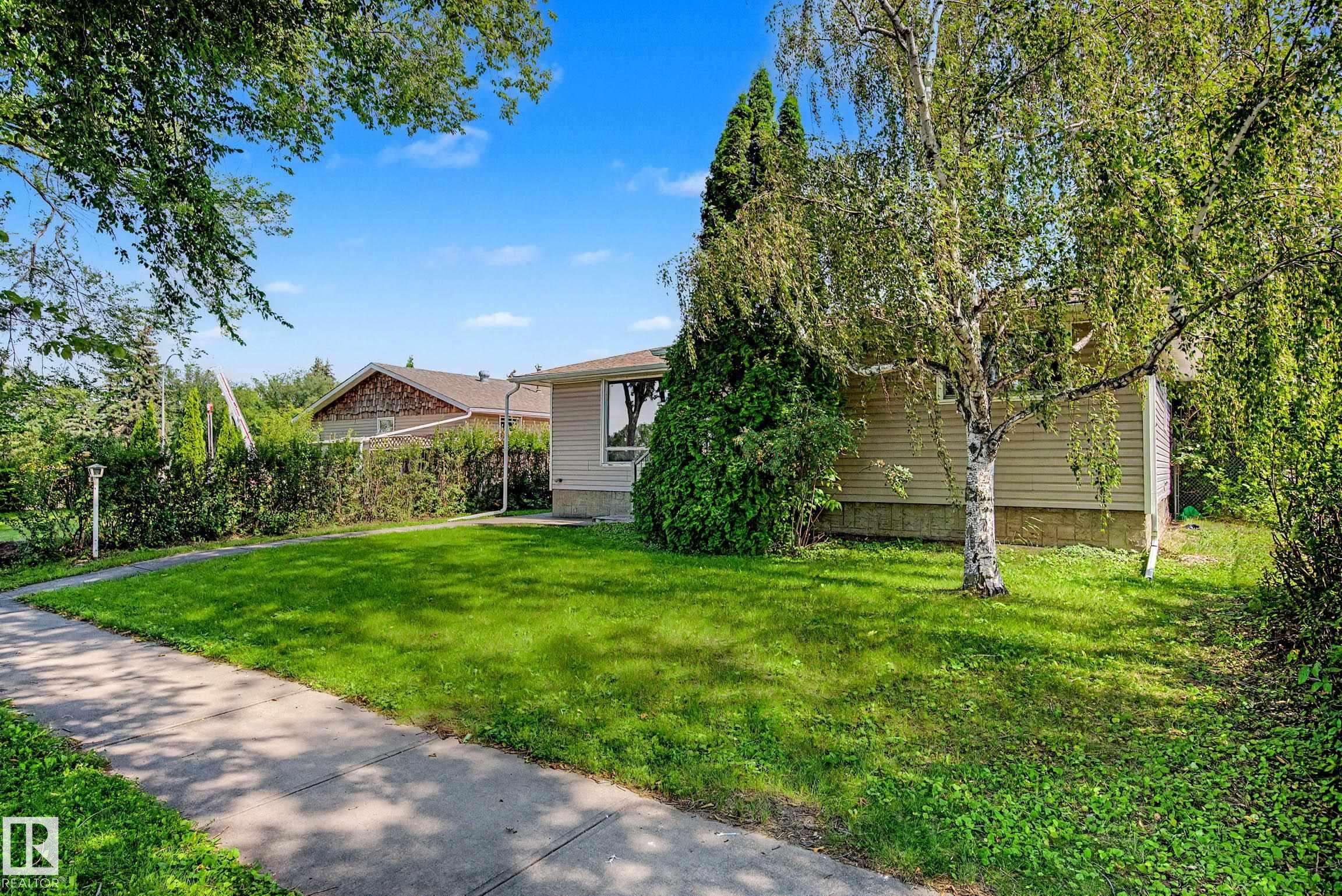 9723 76 Street NW, Holyrood, Edmonton