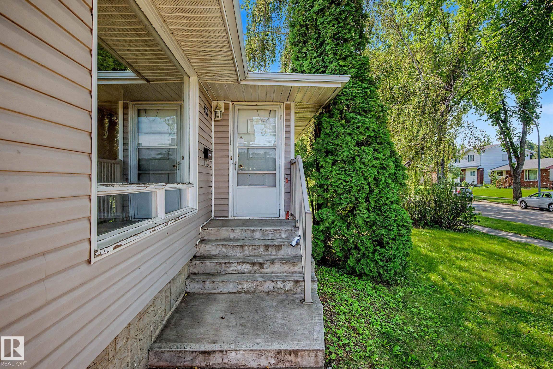 Photo 6 at 9723 76 Street NW, Holyrood, Edmonton