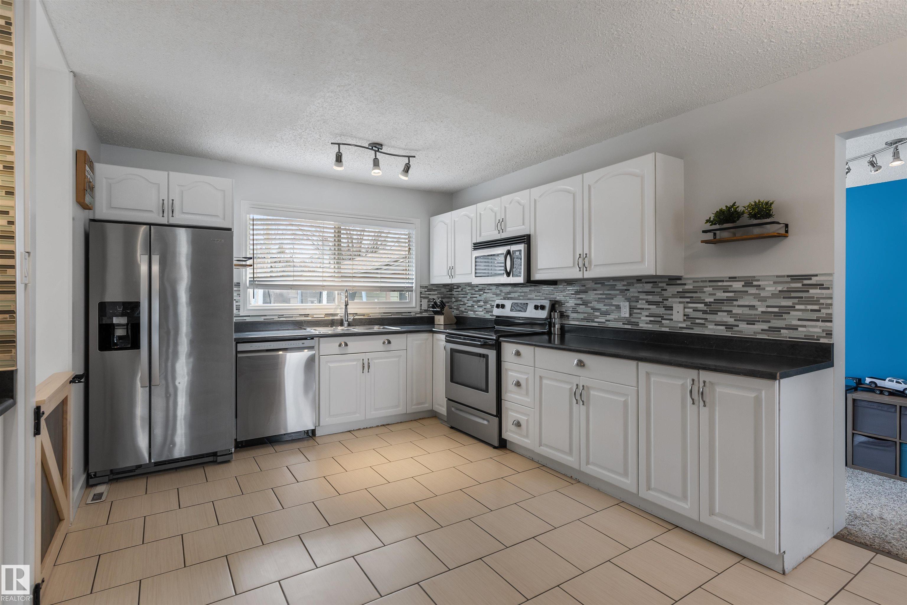 Photo 12 at 9025 95 Avenue, Pineview Fort Sask., Fort Saskatchewan