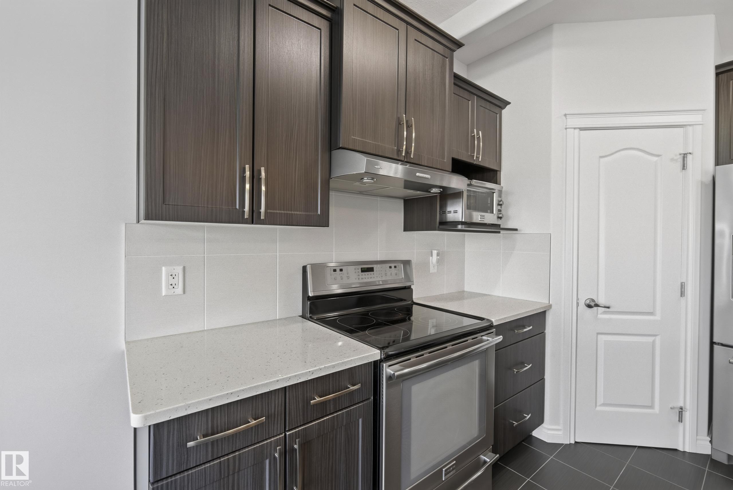 Photo 12 at 15852 10 Avenue SW, Glenridding Heights, Edmonton