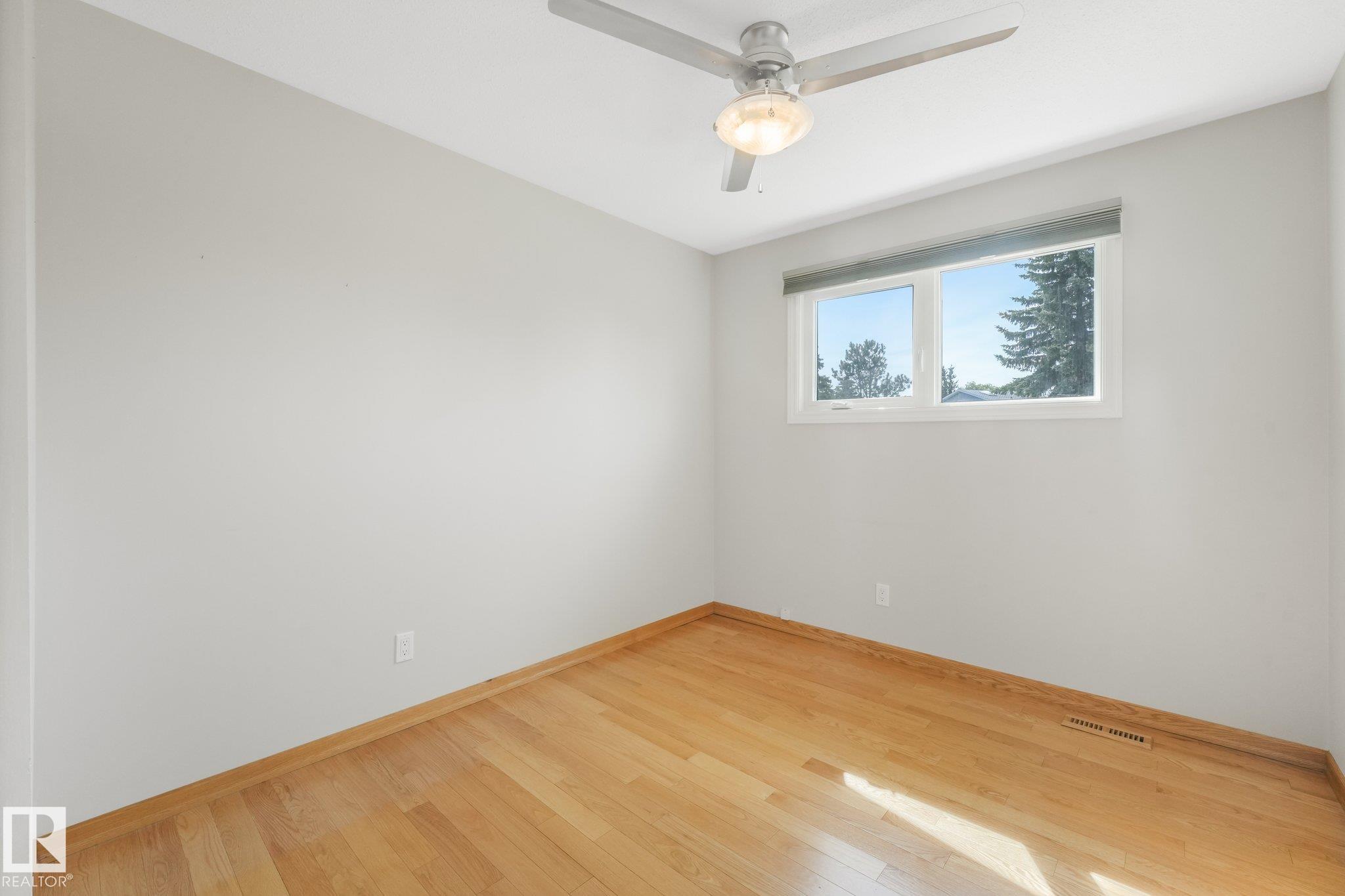 Photo 23 at 8608 152a Avenue NW, Evansdale, Edmonton