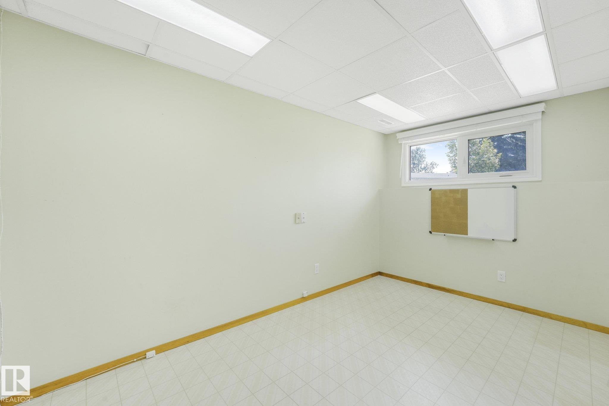 Photo 31 at 8608 152a Avenue NW, Evansdale, Edmonton