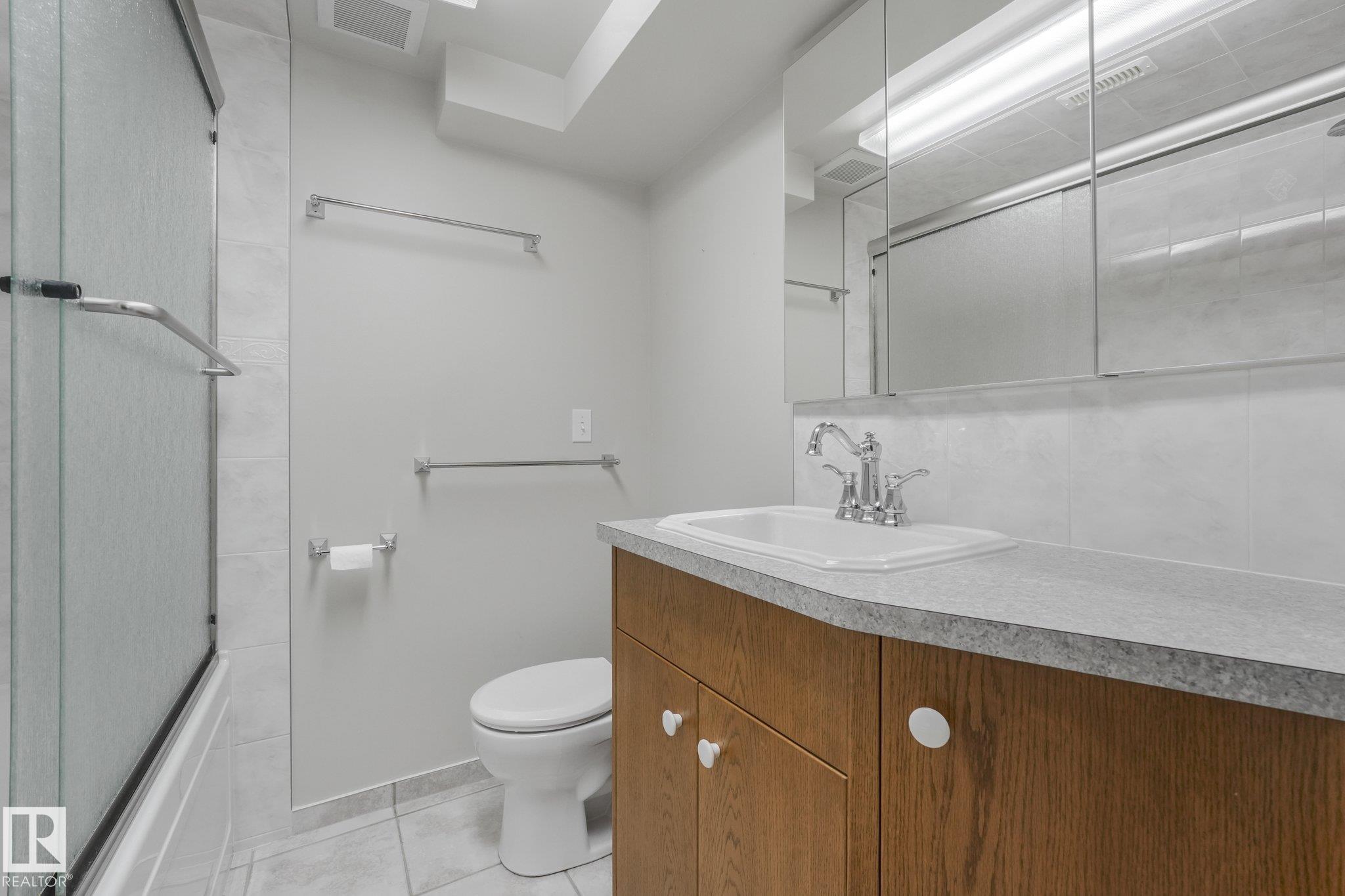 Photo 32 at 8608 152a Avenue NW, Evansdale, Edmonton