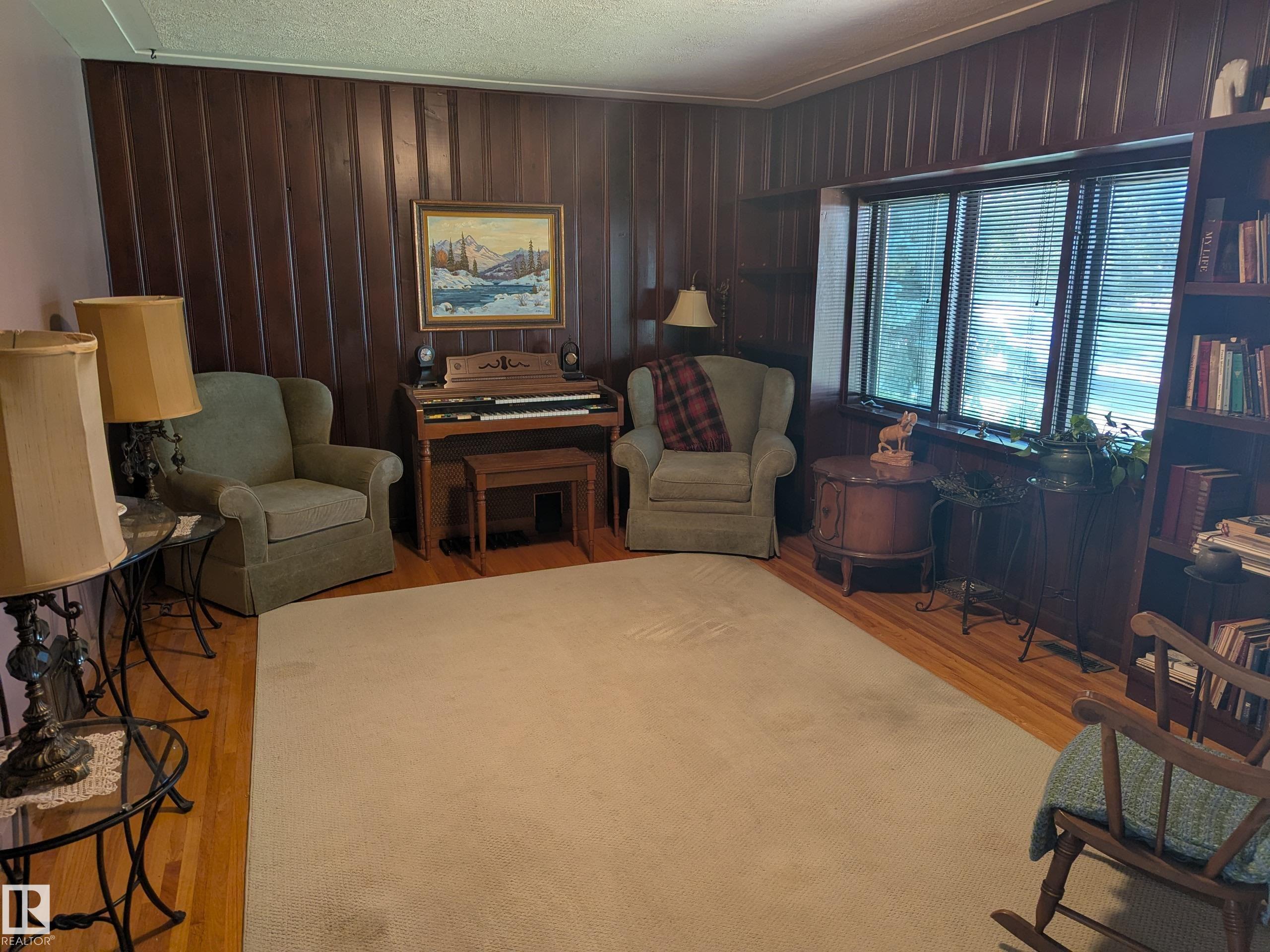 Listing photo thumbnail