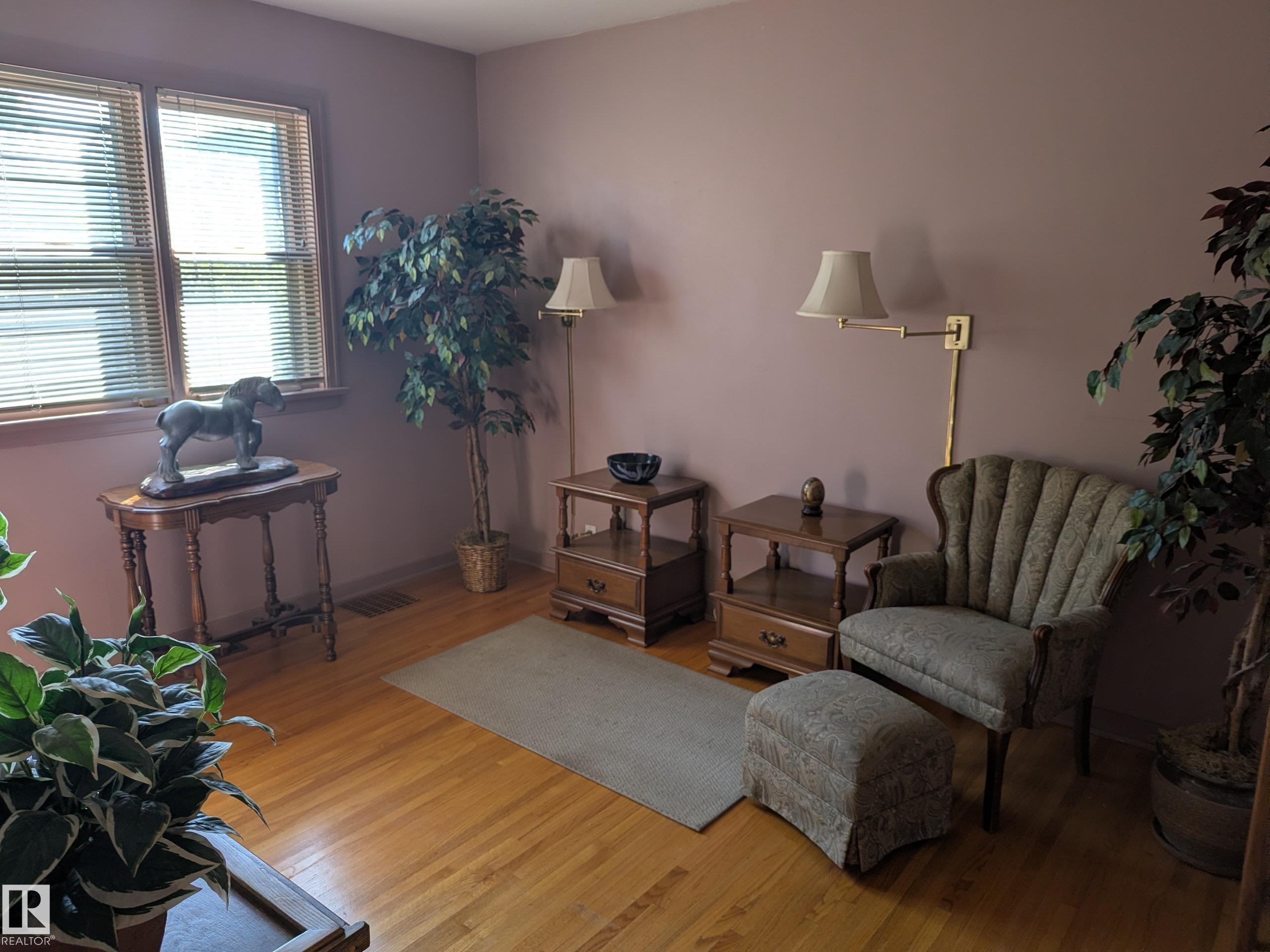 Listing photo thumbnail