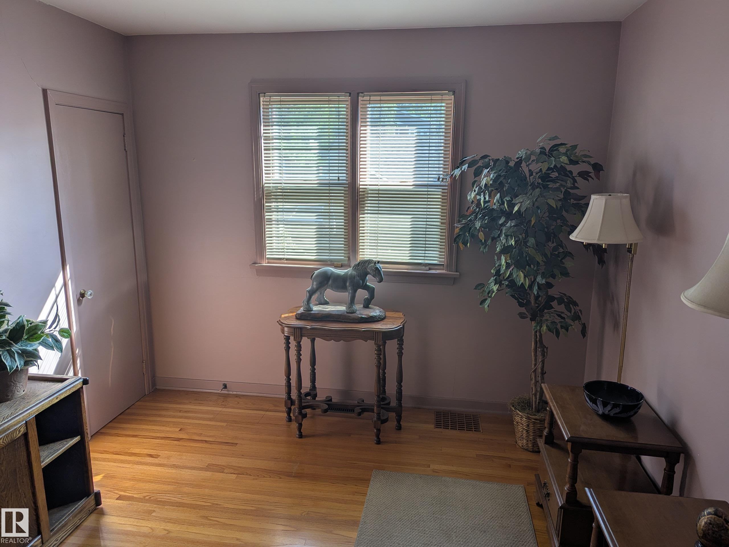 Listing photo thumbnail