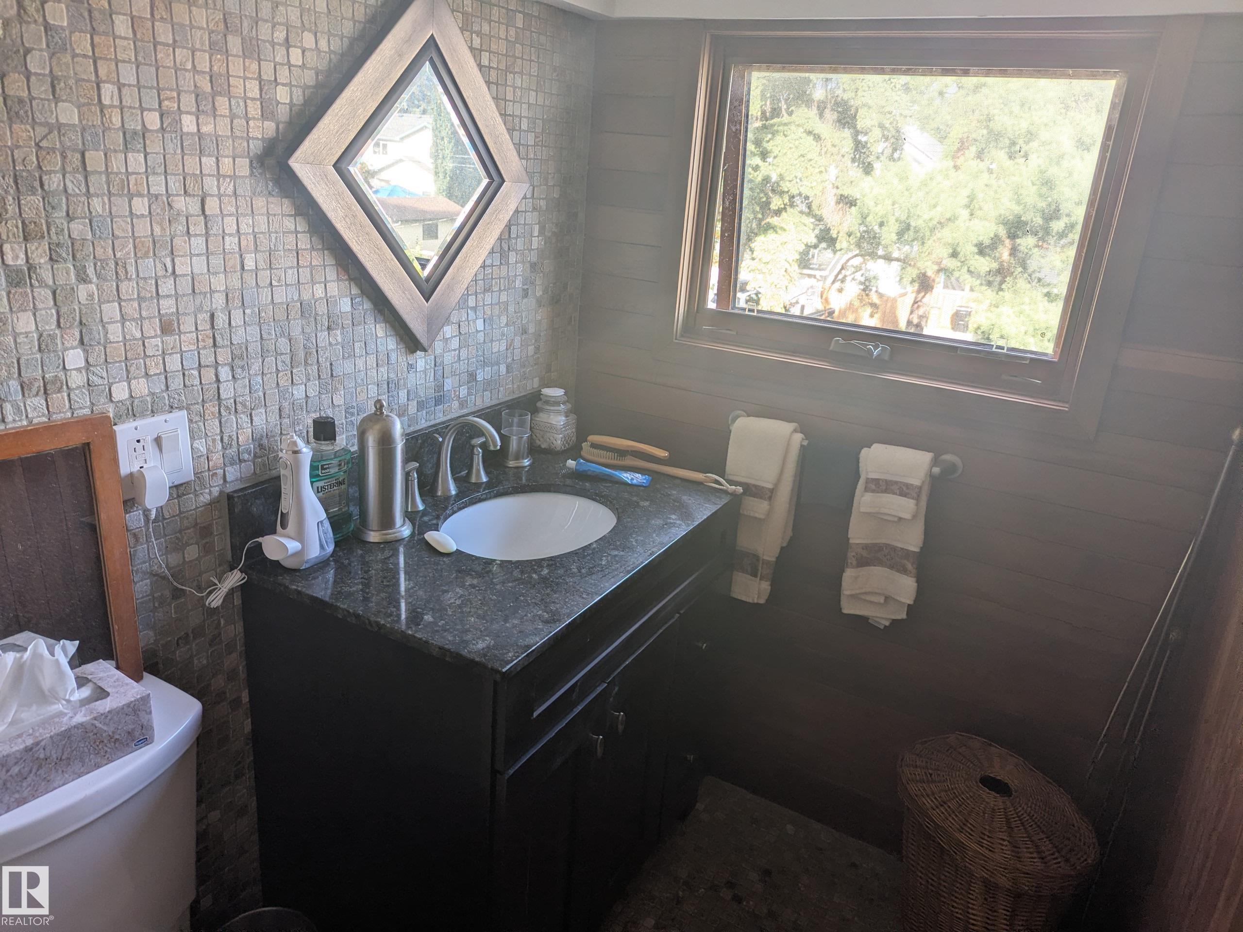Listing photo thumbnail