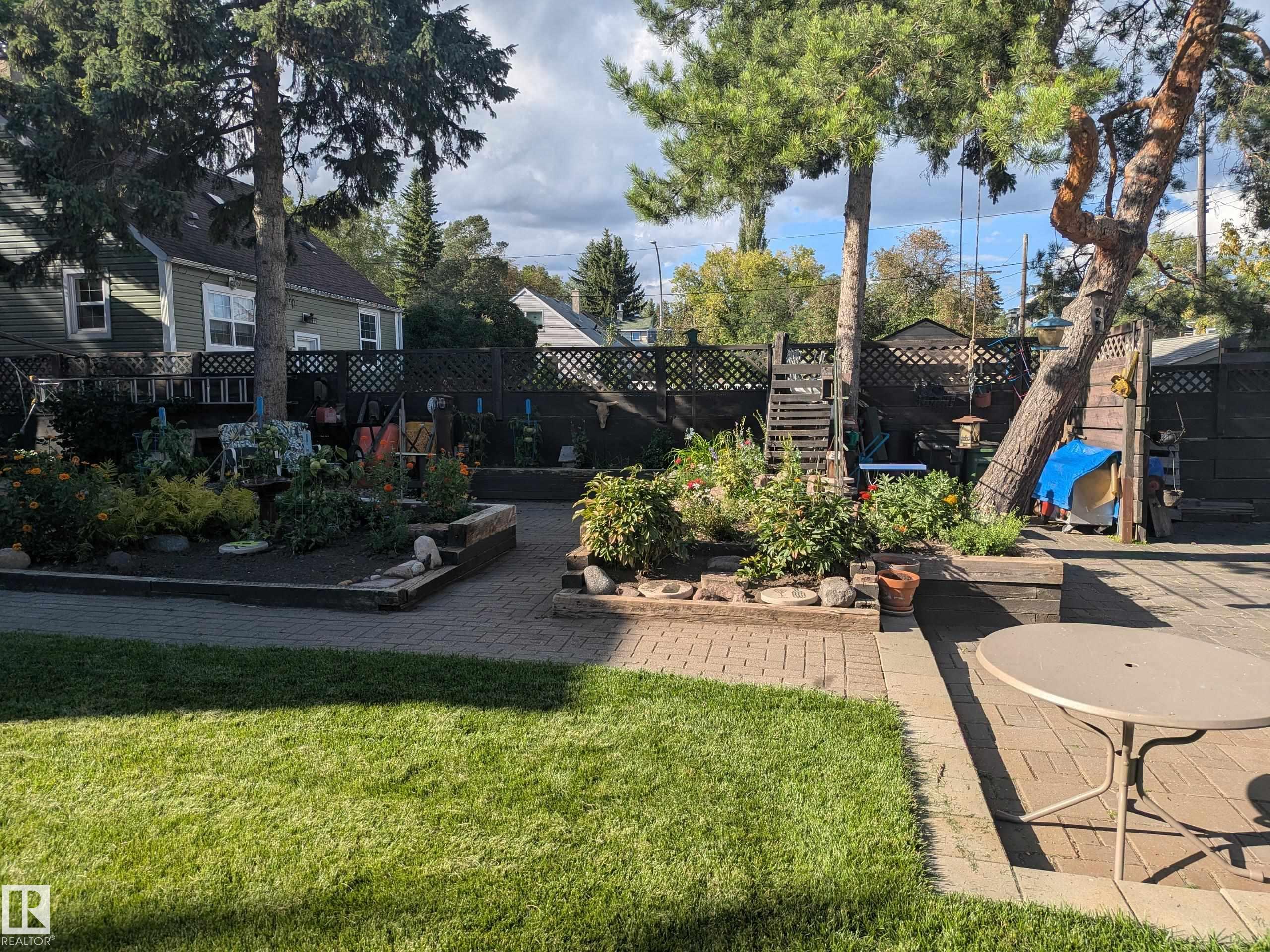 Listing photo thumbnail