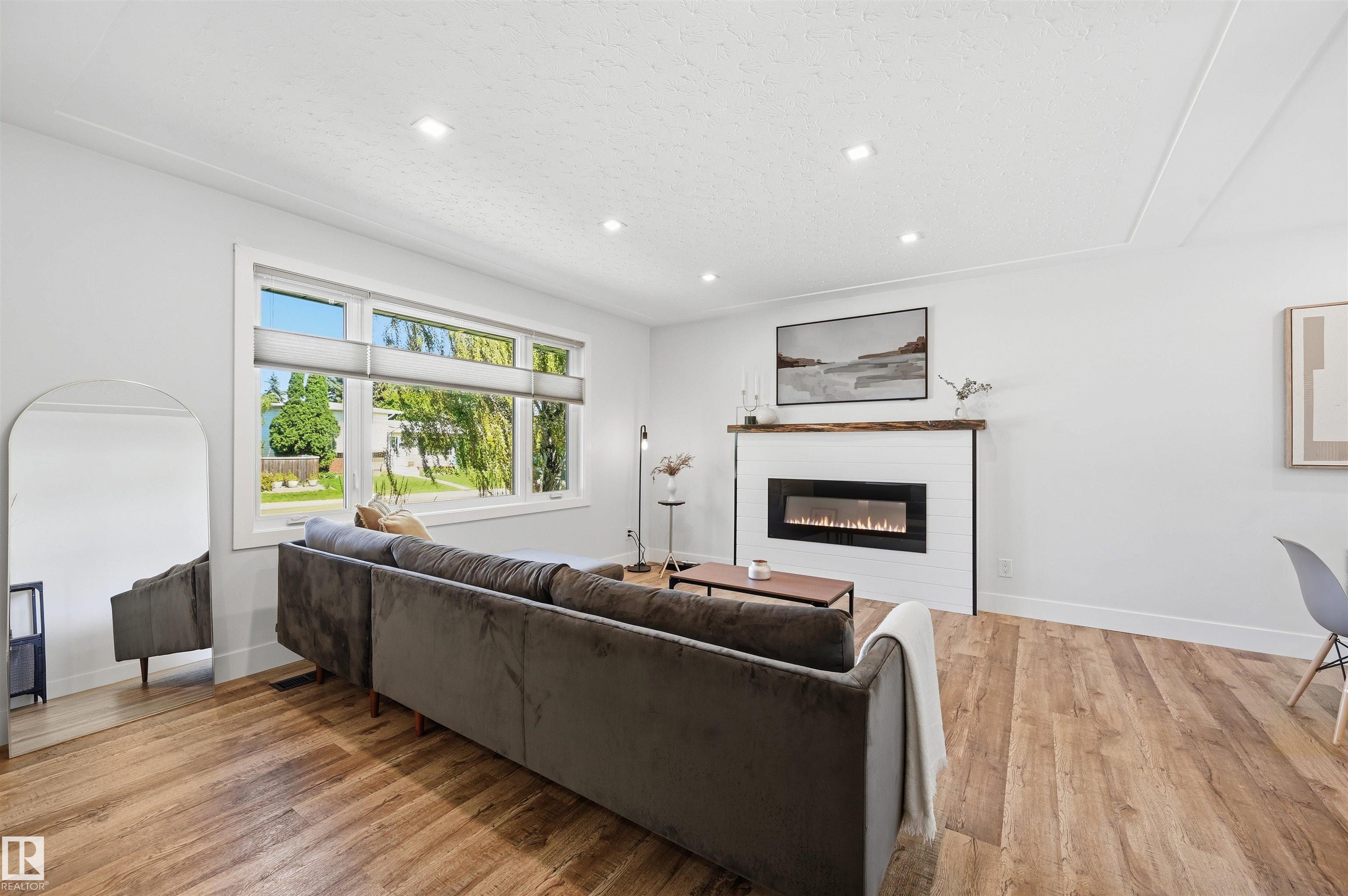 Photo 16 at 6015 92a Avenue NW, Ottewell, Edmonton
