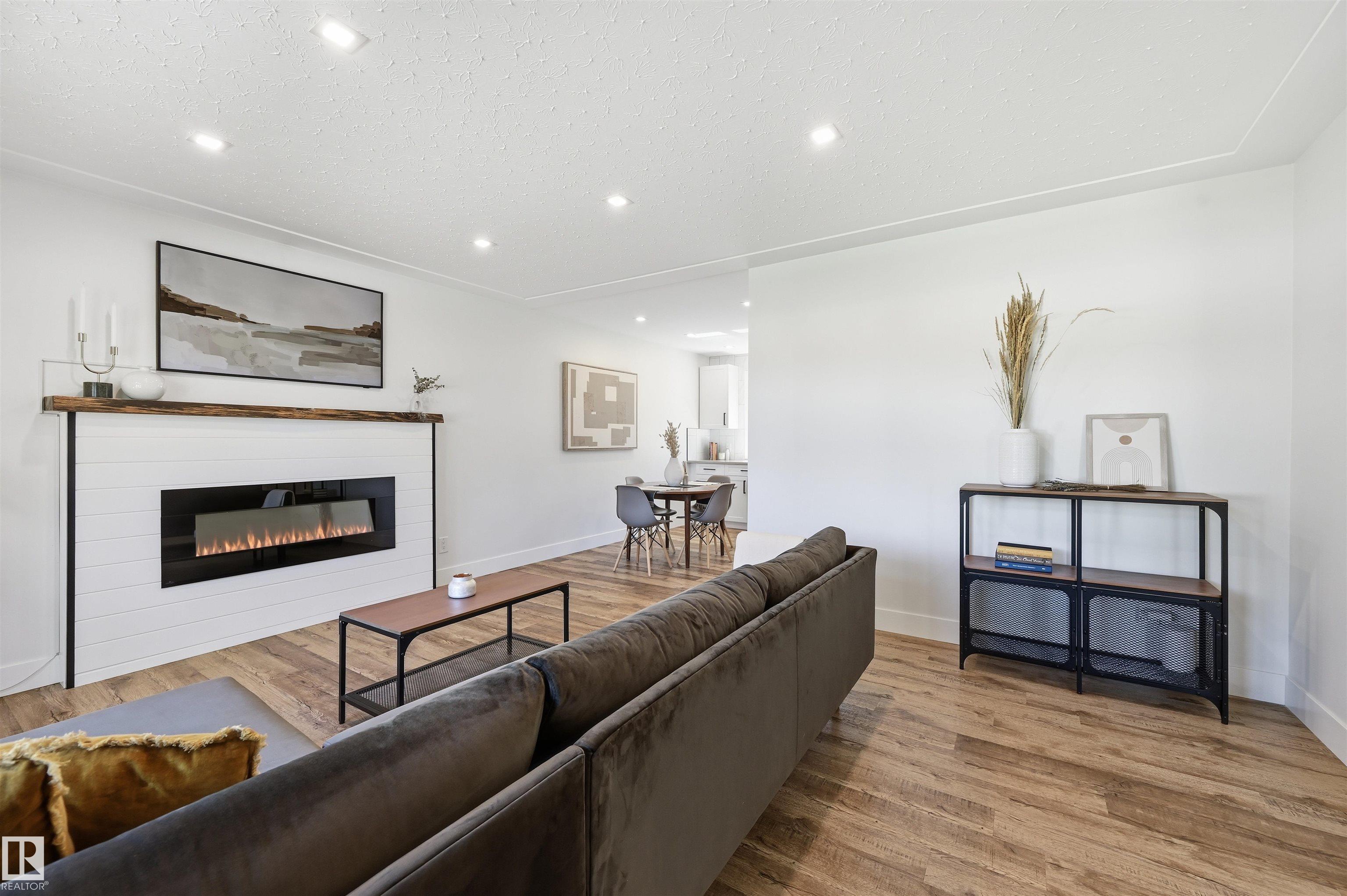 Photo 17 at 6015 92a Avenue NW, Ottewell, Edmonton