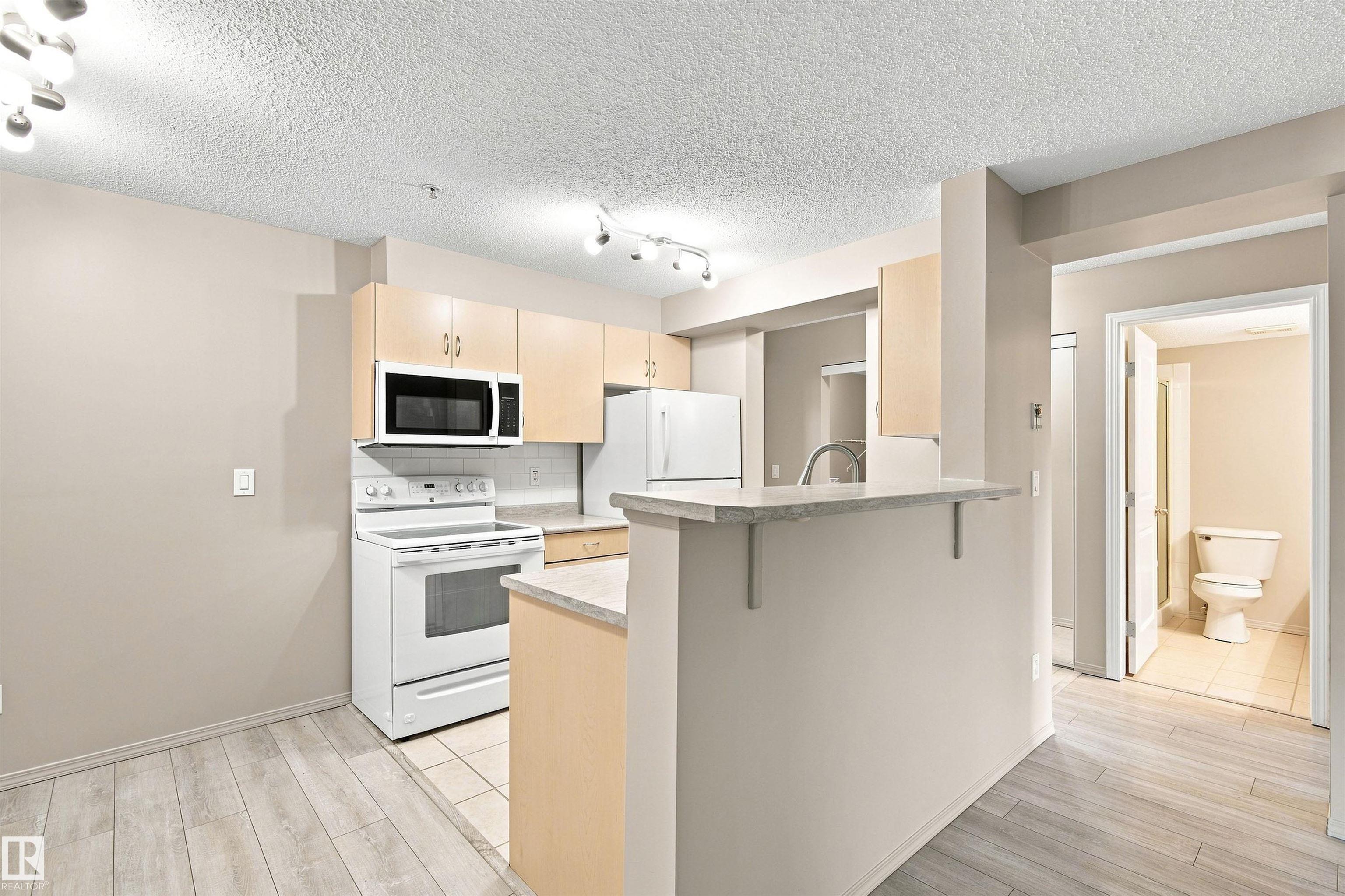 Photo 11 at 117 - 17011 67 Avenue NW, Callingwood South, Edmonton