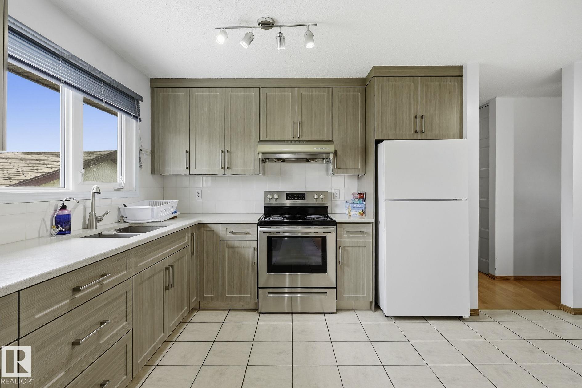 Photo 7 at 10007 168 Avenue NW, Baturyn, Edmonton
