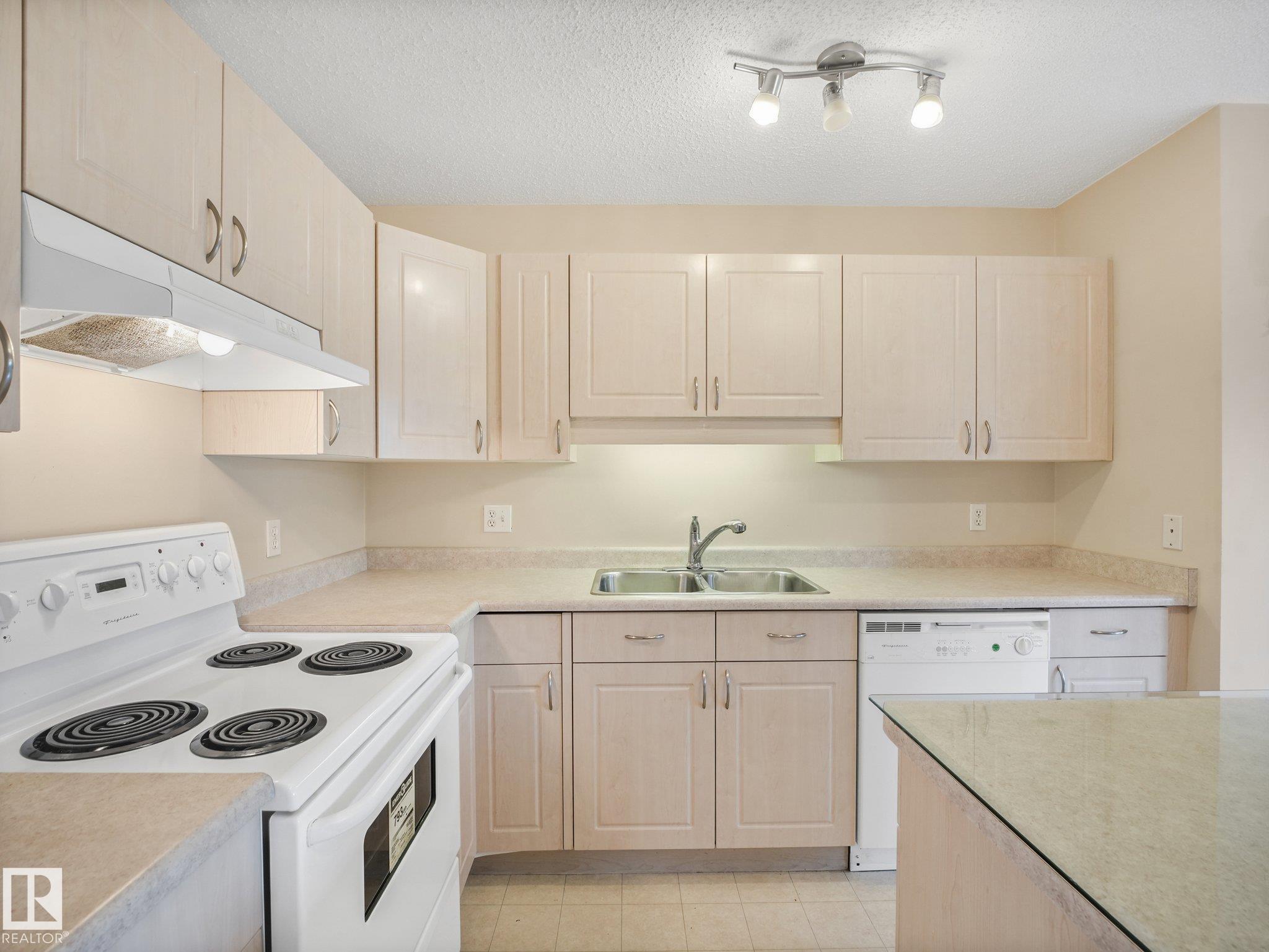 Photo 13 at 1142 Barnes Way SW, Blackmud Creek, Edmonton