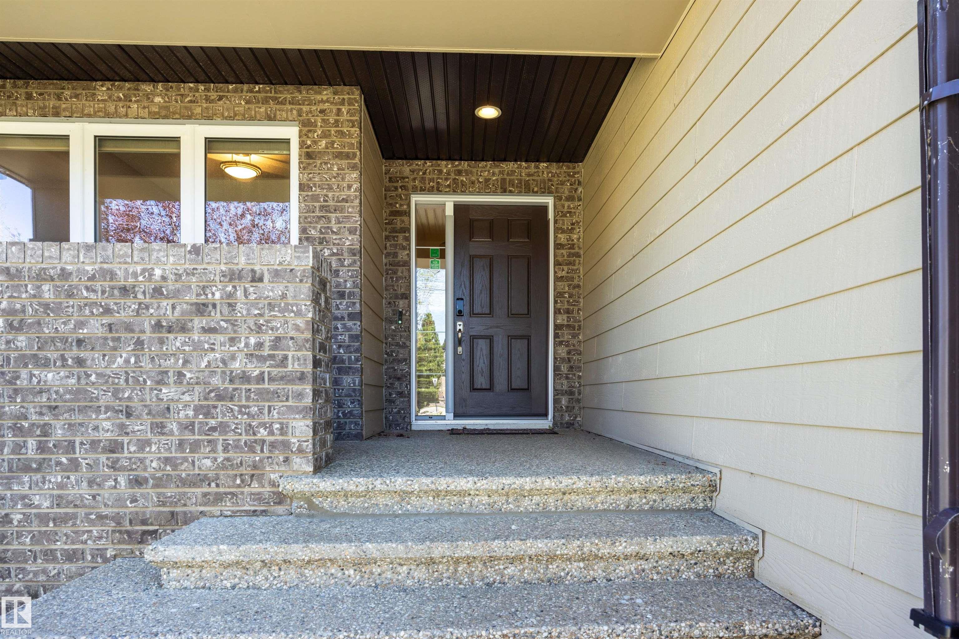 Photo 12 at 2043 Cameron Ravine Way NW, Cameron Heights, Edmonton