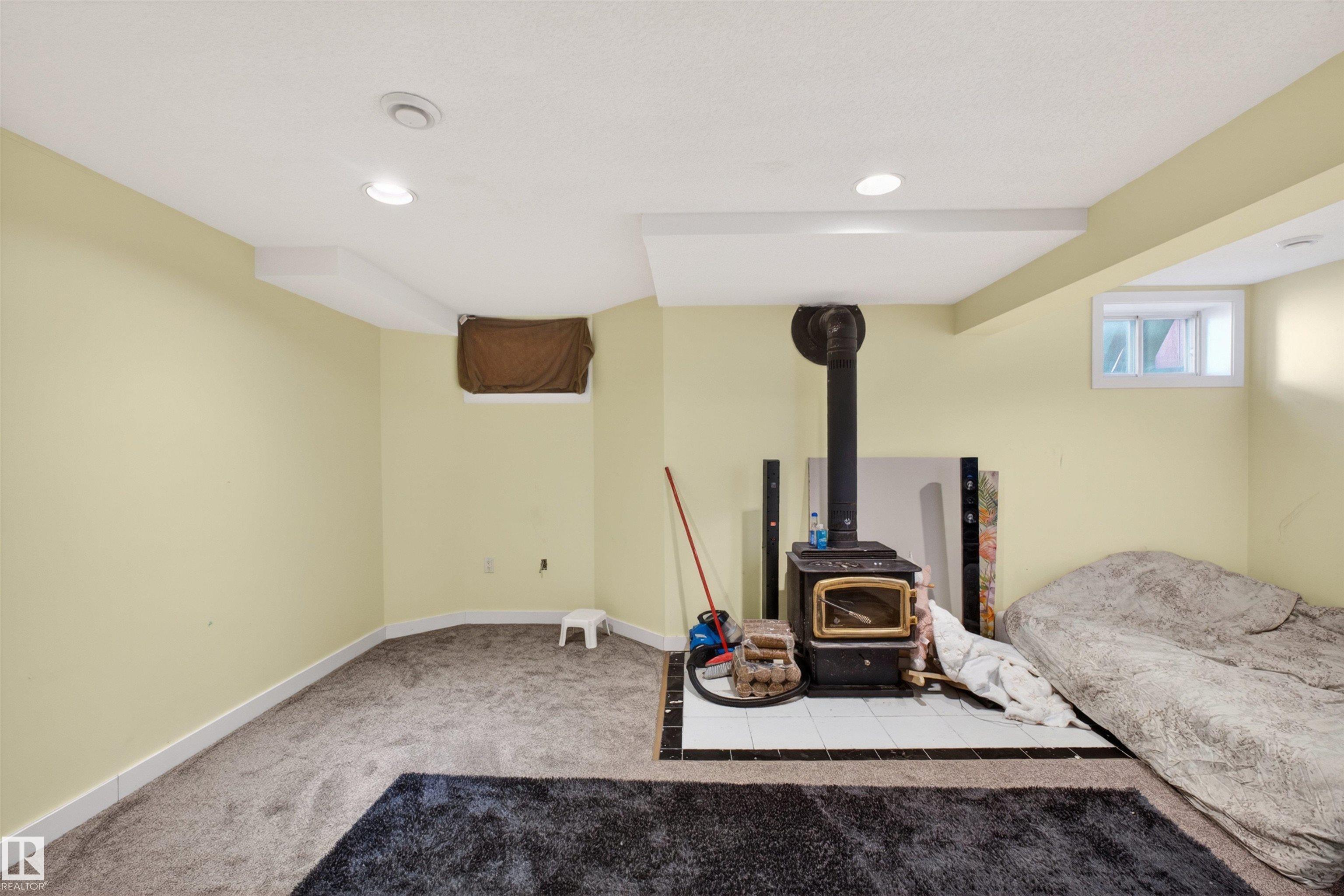 Photo 37 at 9007 169 Avenue NW, Klarvatten, Edmonton